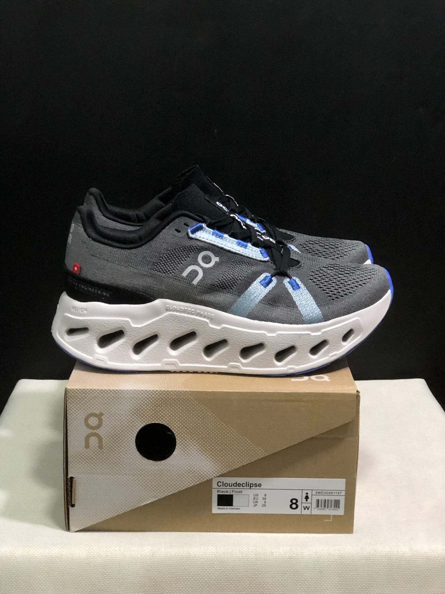 On Running Cloudeclipse Soft And Comfortable Running Shoes Frost/Dark Grey