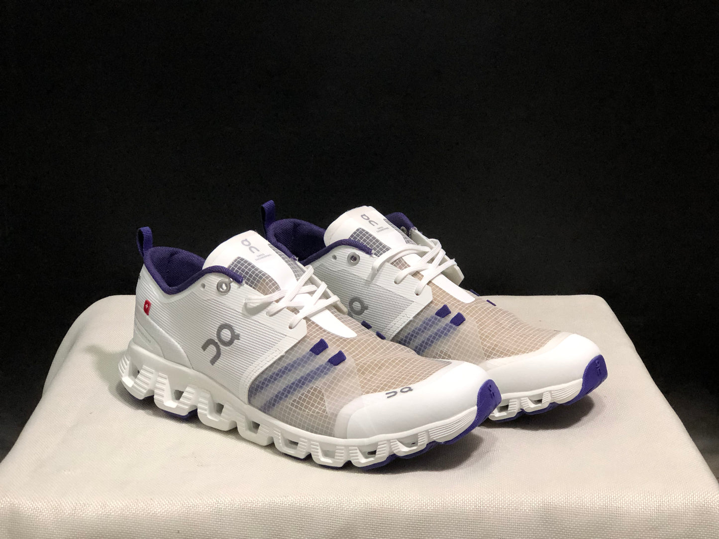 On Running Cloud X Shift Breathable And Shock-Absorbing Lightweight Running Shoes White/Purple