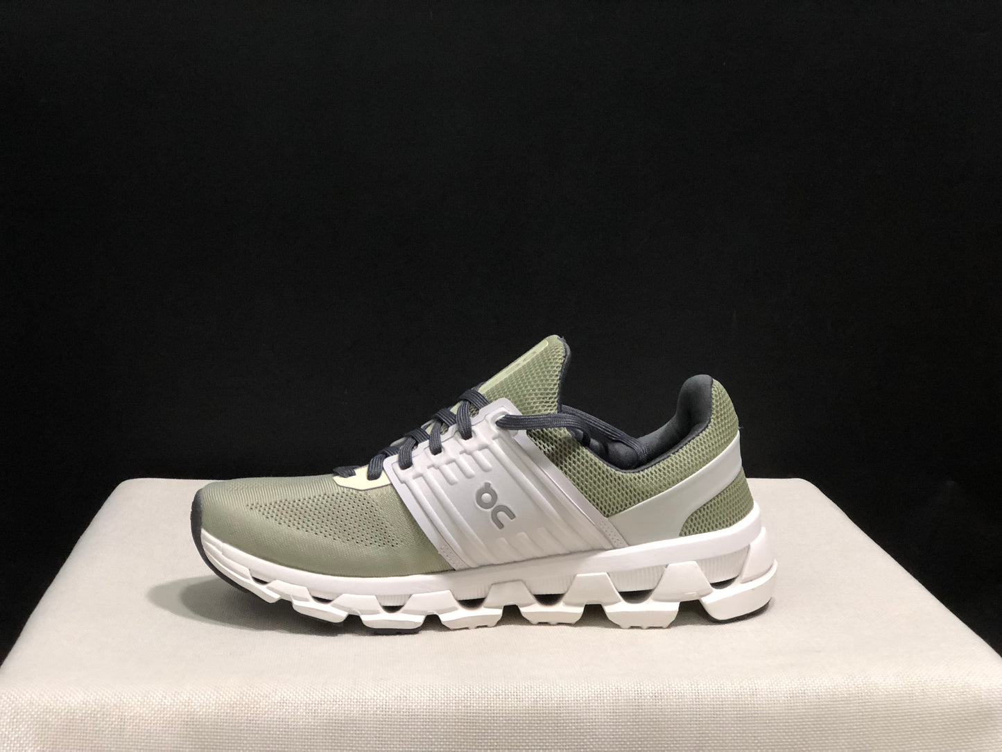 On Running Cloudswift 3 Trendy And Comfortable Running Shoes Leaf/Frost