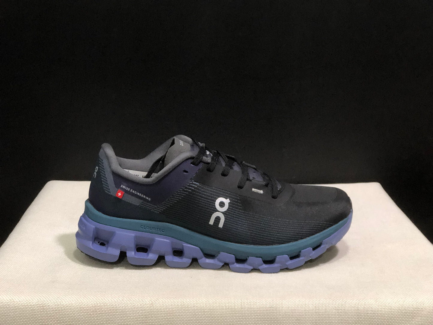 On Running Cloudflow 4 Shock-Absorbing And Wear-Resistant Running Shoes Black/Storm