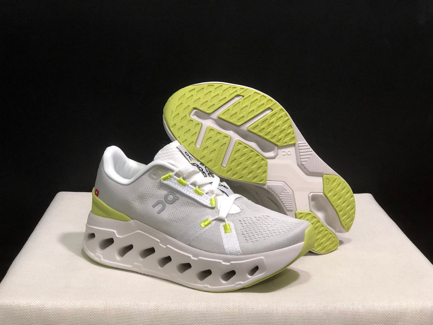 On Running Cloudeclipse Soft And Comfortable Running Shoes White/Sand