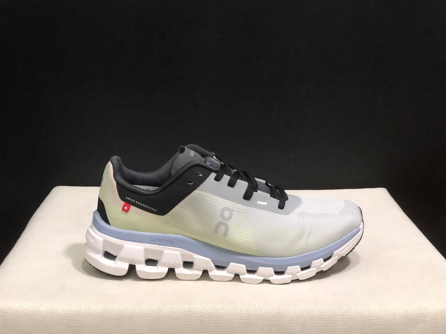 On Running Cloudflow 4 Shock-Absorbing And Wear-Resistant Running Shoes Fade/Wisteria