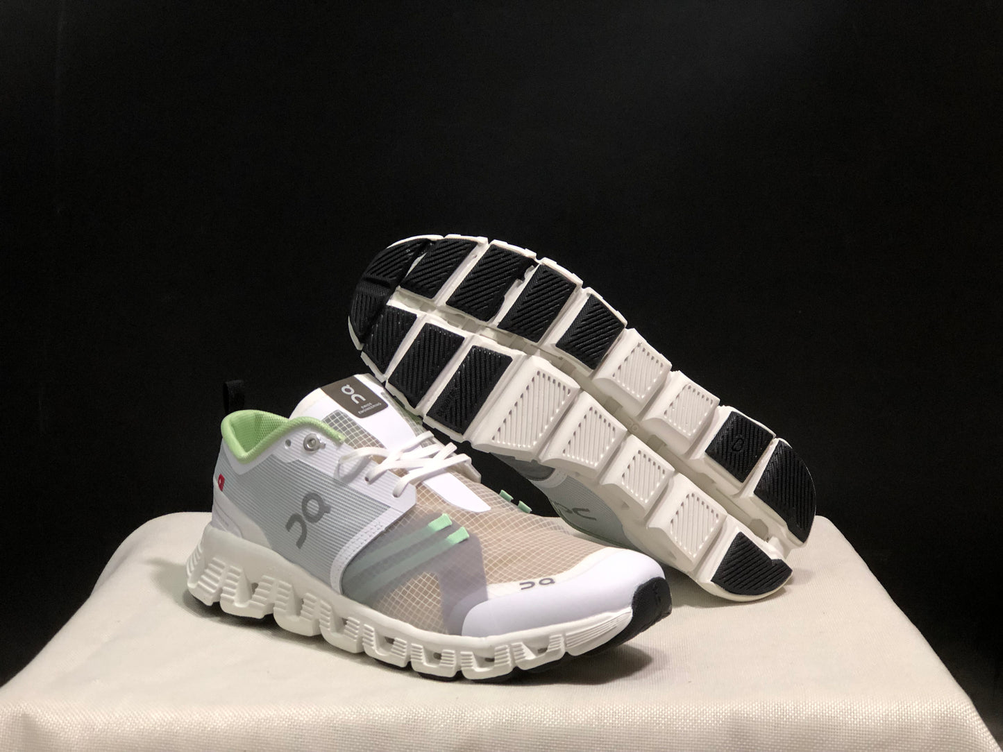 On Running Cloud X Shift Breathable And Shock-Absorbing Lightweight Running Shoes Light Grey/Light Green