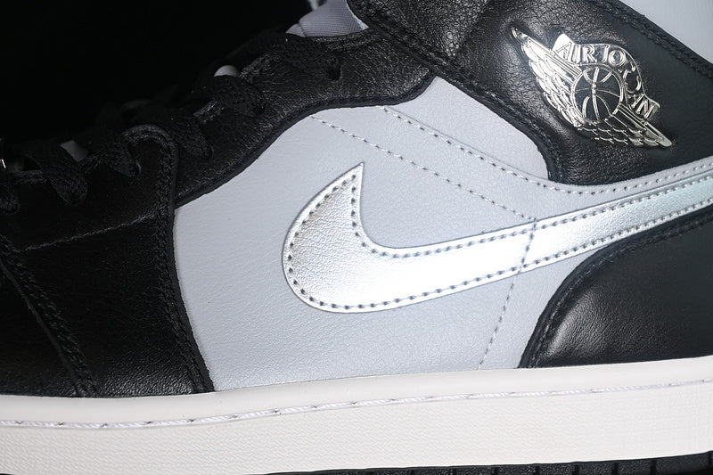 Nike Air Jordan 1 Mid SE Black Light Smoke Grey Sneakers