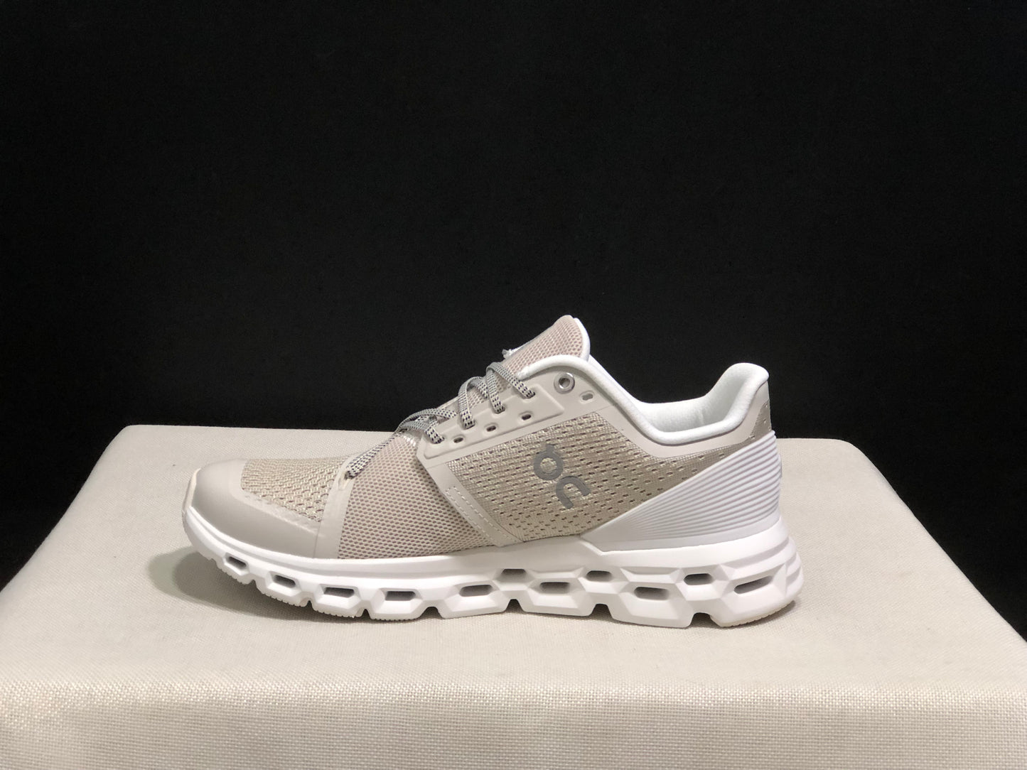 On Running Cloudstratus Shock-Absorbing And Breathable Running Shoes Khaki