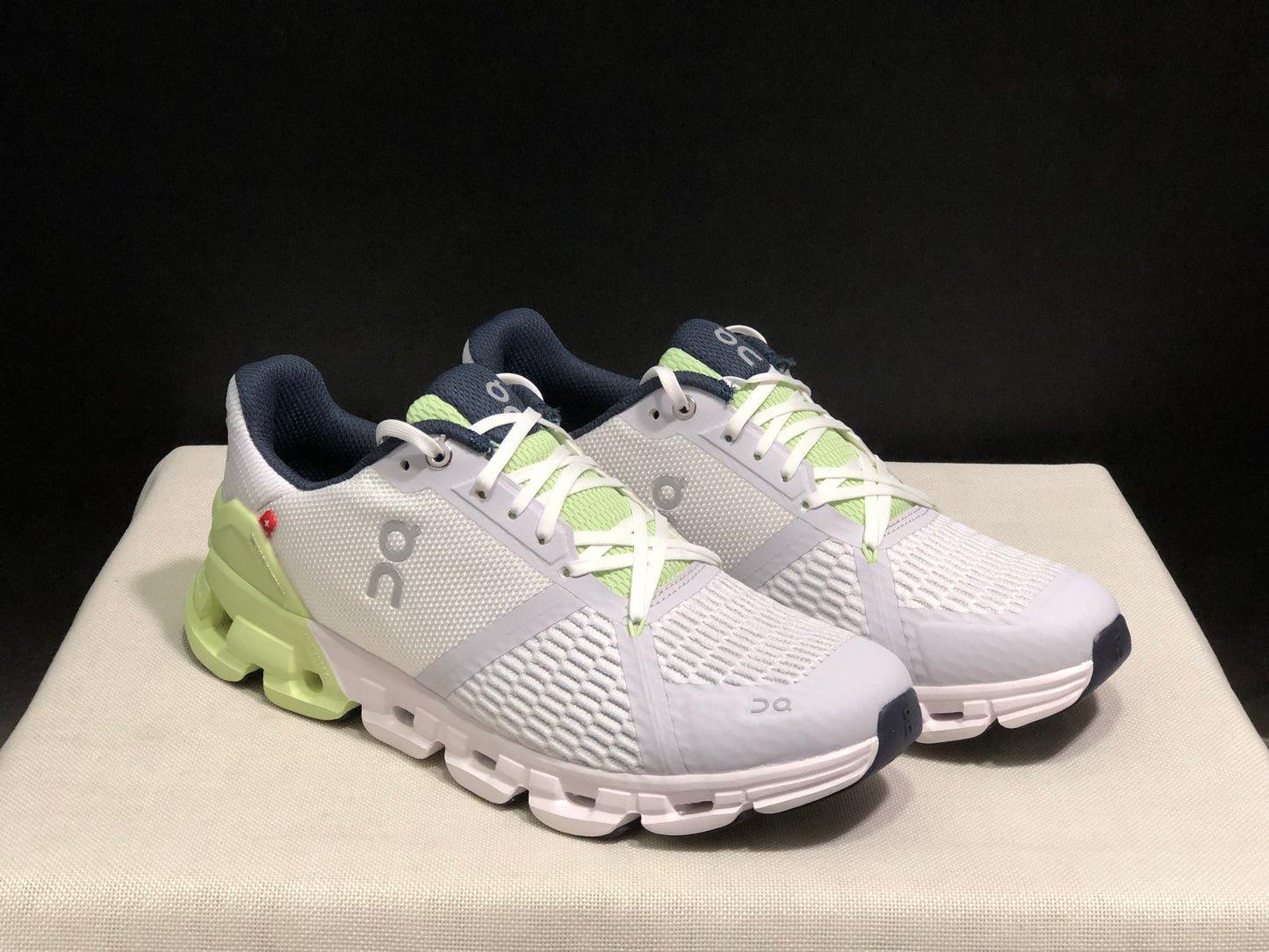 On Running Cloudflyer Shock-Absorbing Running Shoes Grayish-White/Light Green