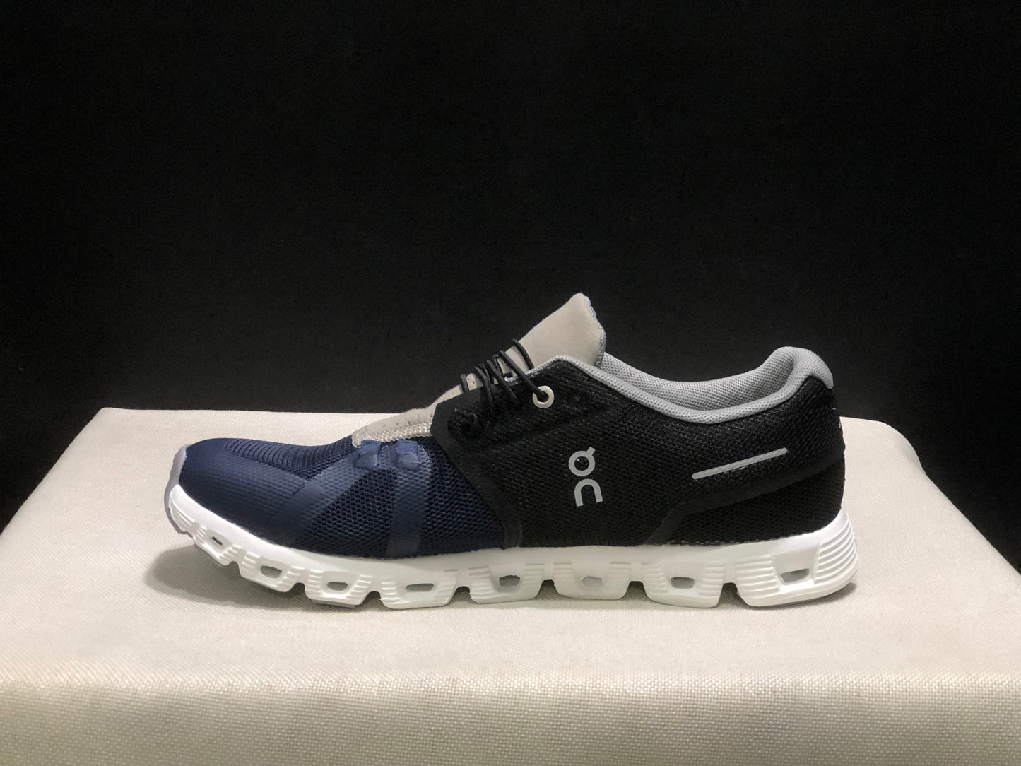 On Running Cloud 5 Lightweight Running Shoes Navy/Black