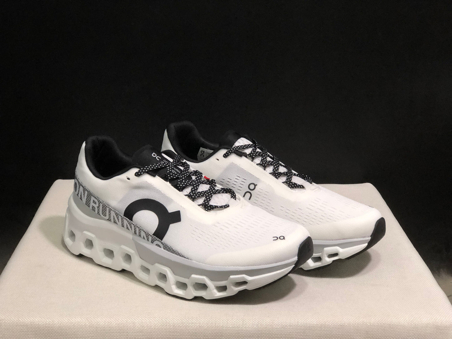 On Running Cloudmonster 2 Shock-Absorbing And Breathable Running Shoes White/Silver