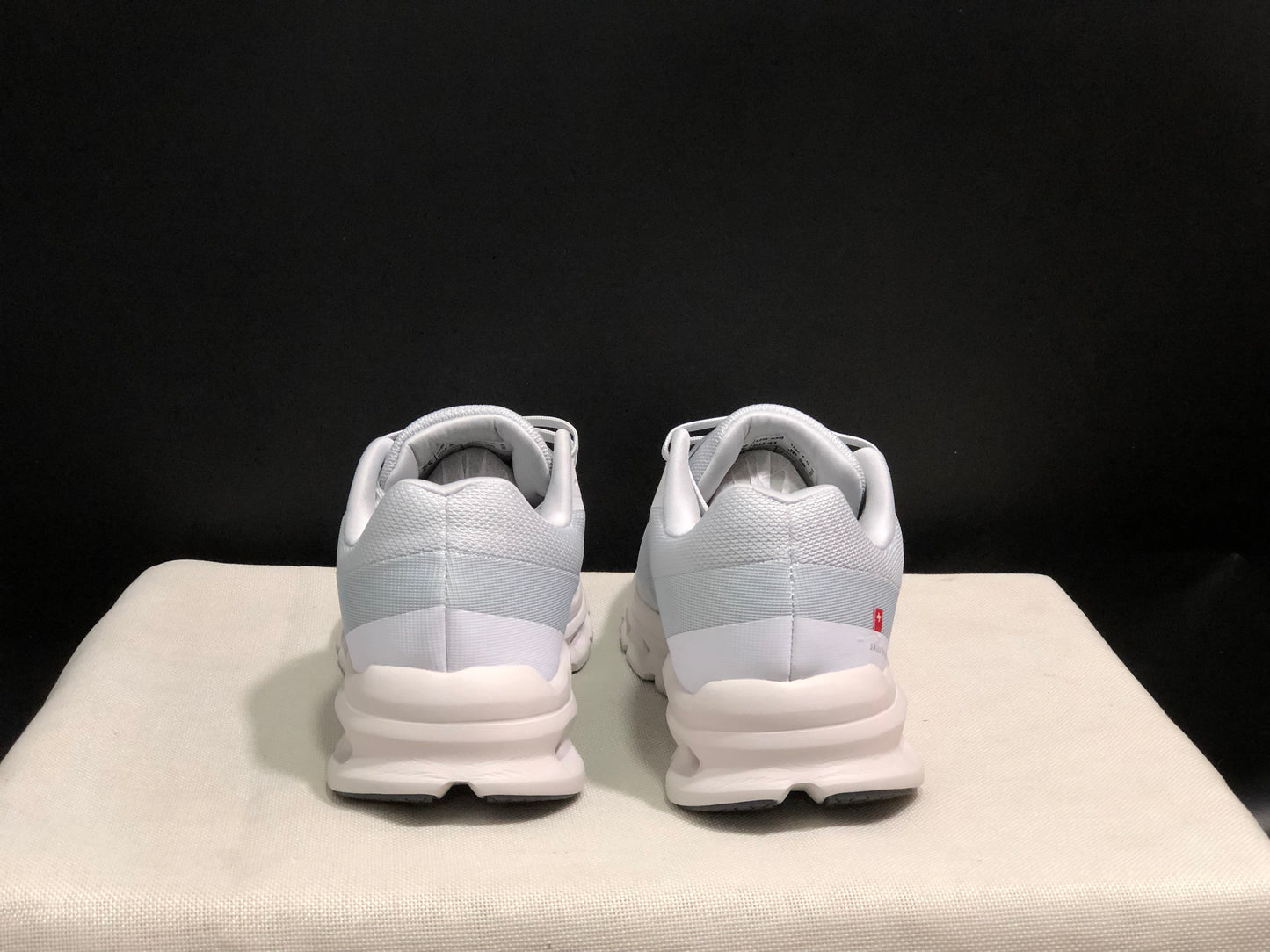On Running Cloudrunner Anti-Slip Sports Running Shoes White/Frost