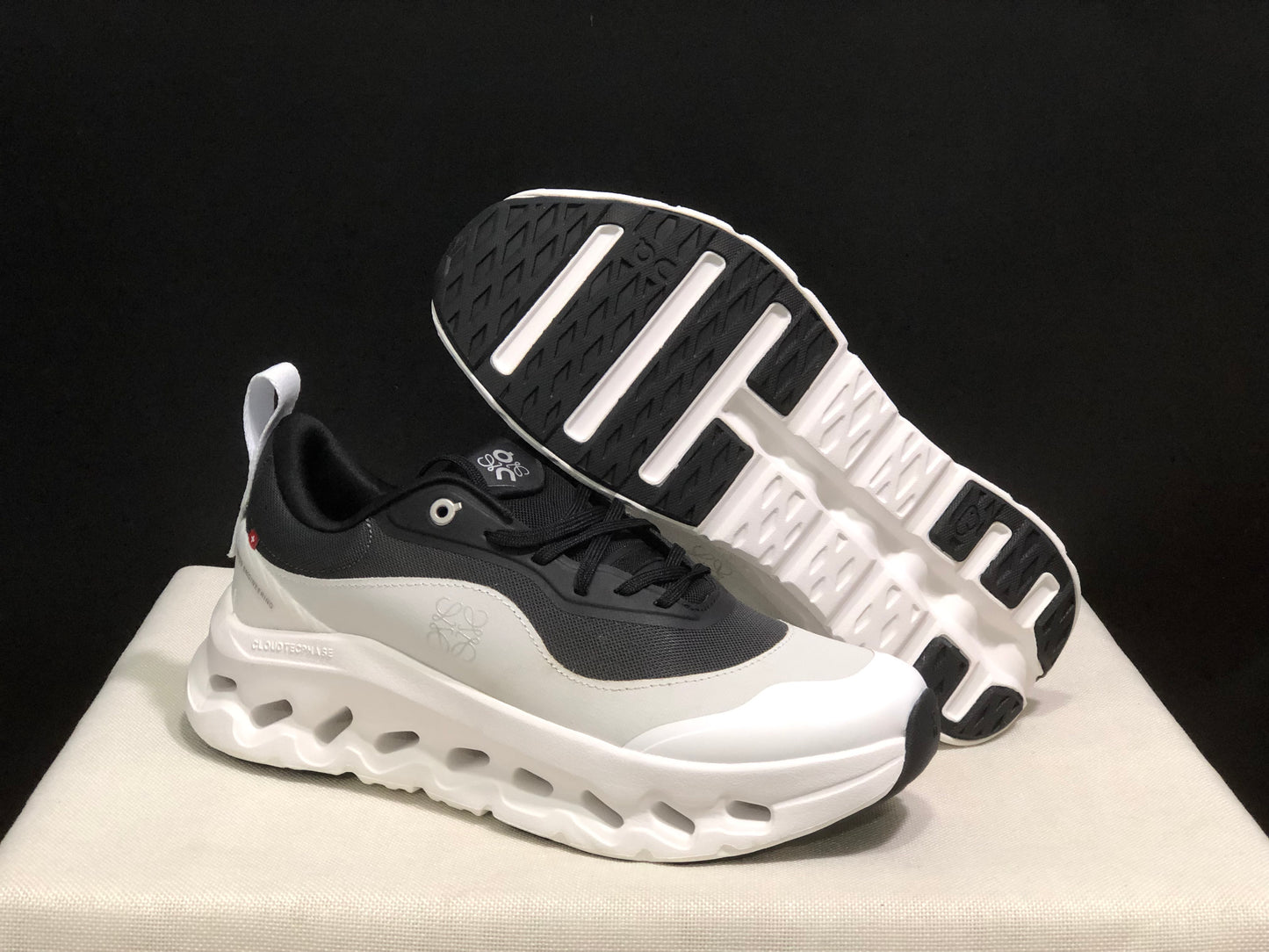 LOEWE x On Running Cloudtilt 2.0 Casual Sports Shoes White/Black