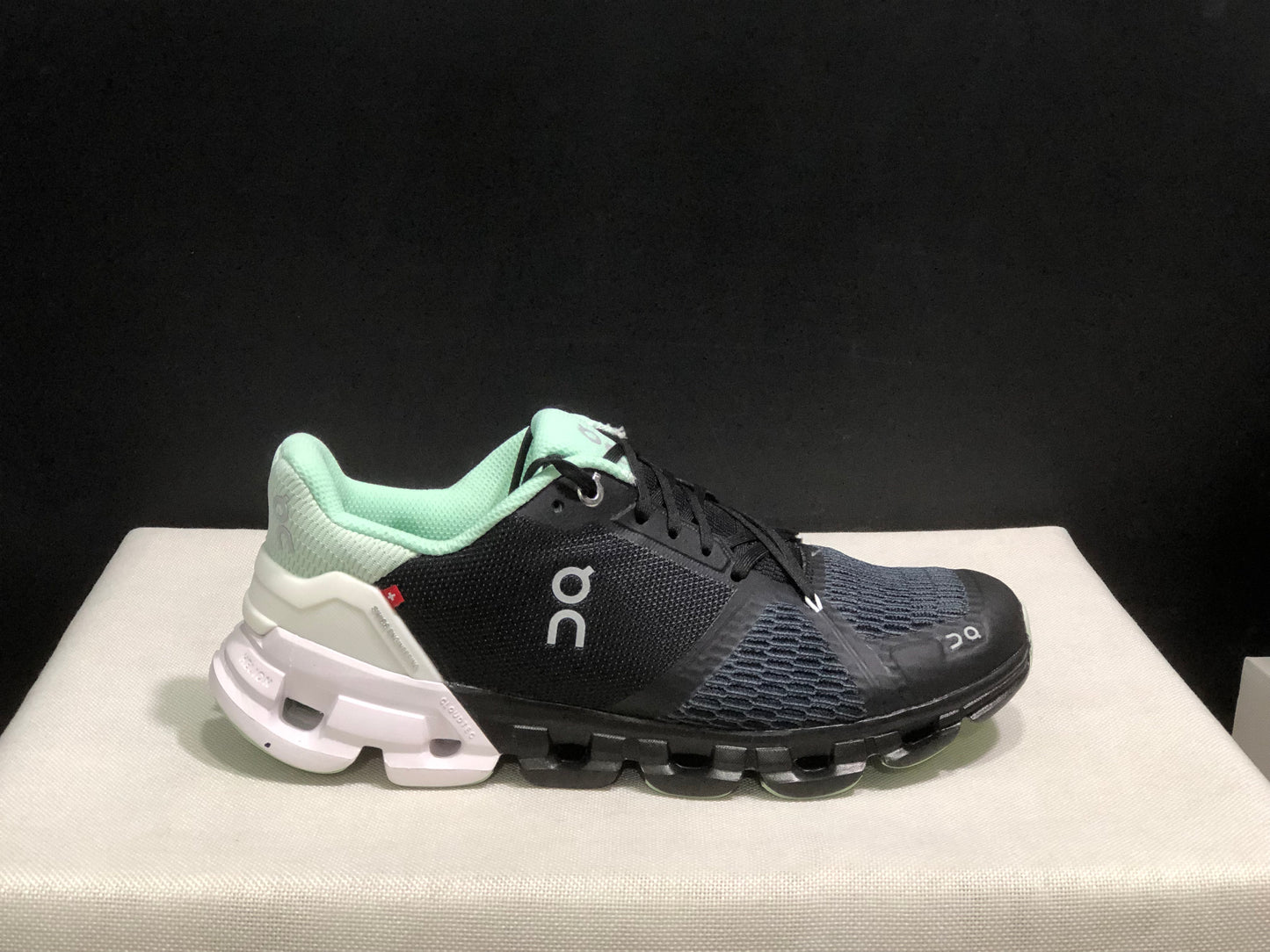 On Running Cloudflyer Shock-Absorbing Running Shoes Black/White/Light Green