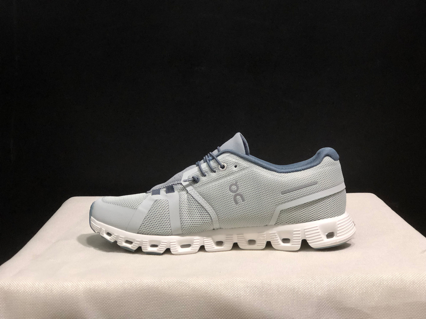 On Running Cloud 5 Lightweight Running Shoes Clacial Ash