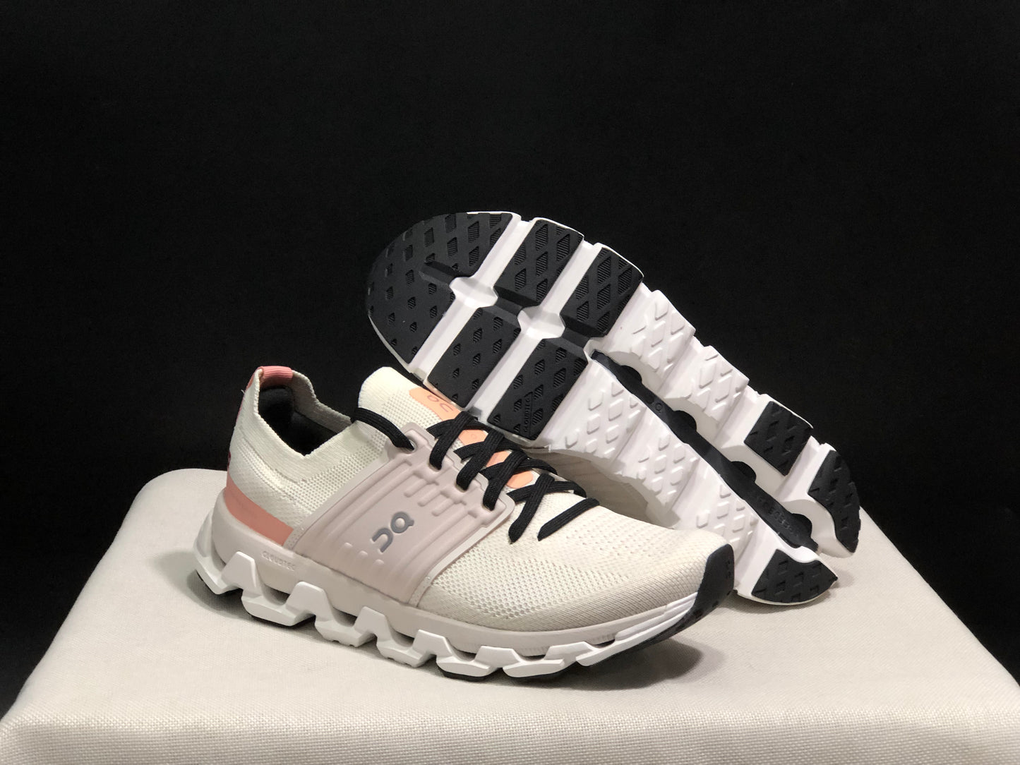 On Running Cloudswift 3 Trendy And Comfortable Running Shoes Ivory/Rose