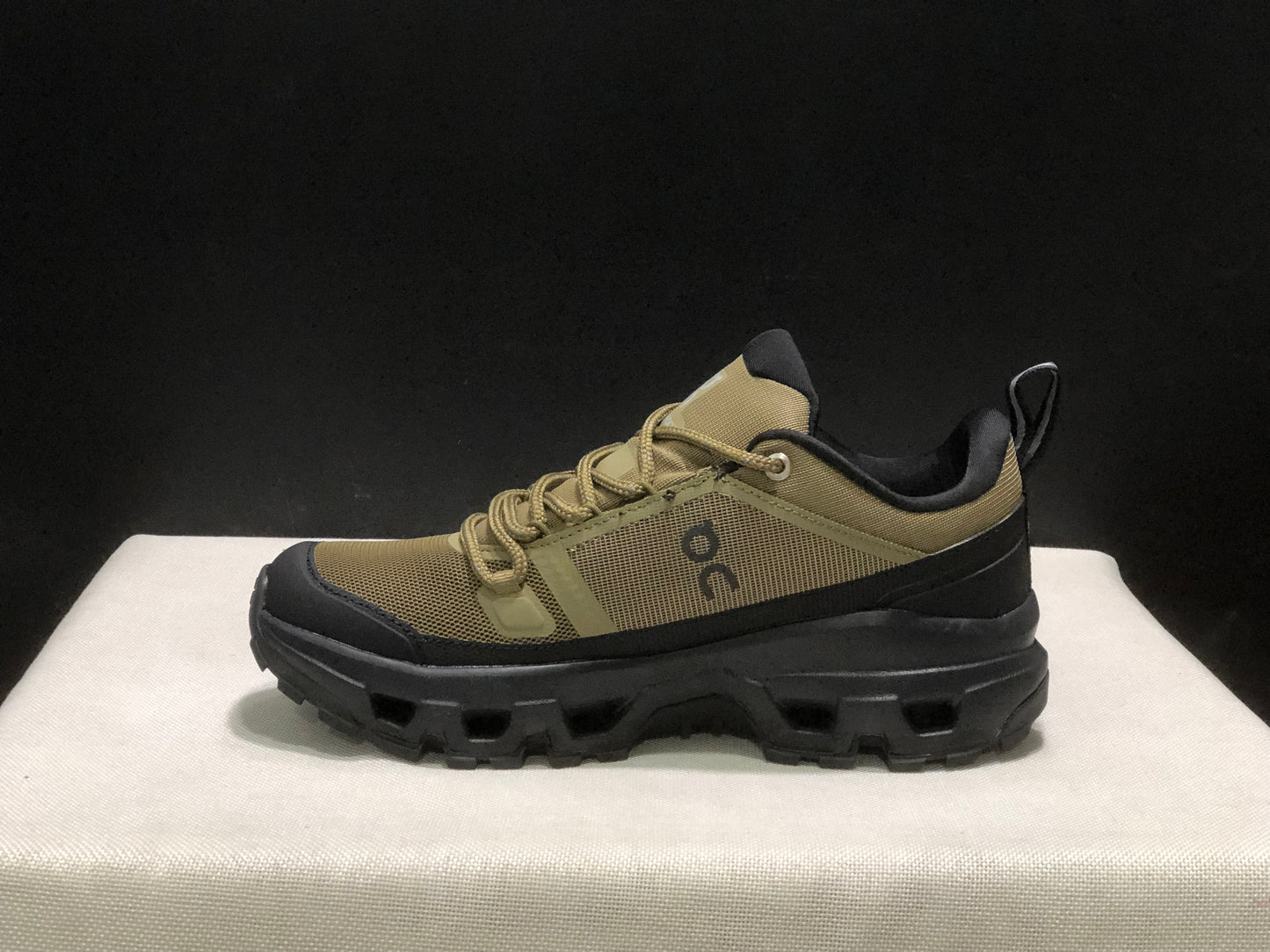 On Running Cloudrock Low WP Hiking Outdoor Shoes Hunter/Black
