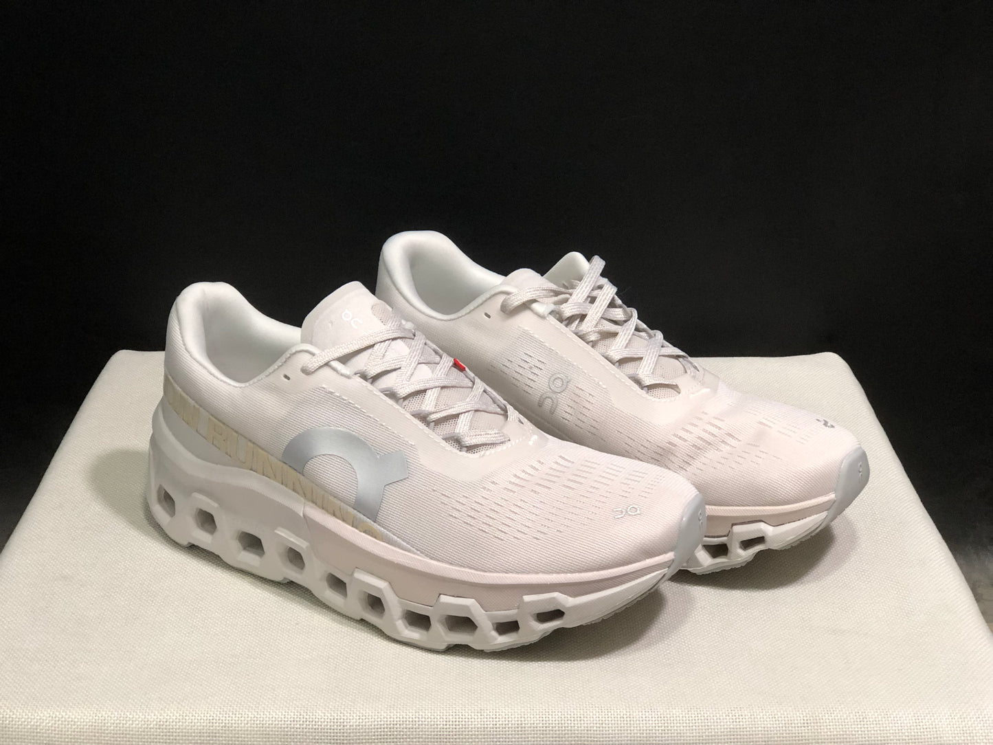 On Running Cloudmonster 2 Shock-Absorbing And Breathable Running Shoes Light Beige