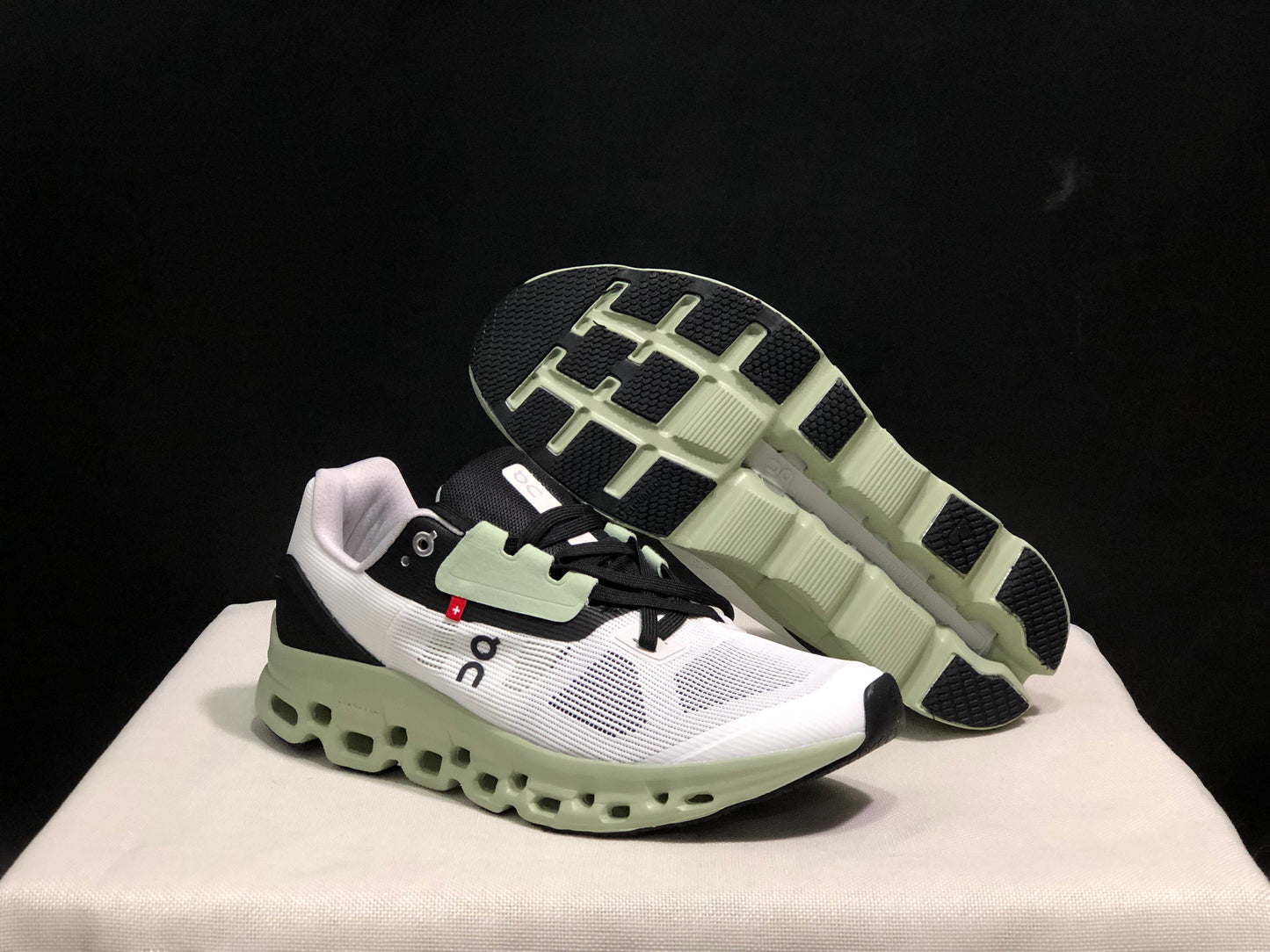 On Running Cloudstratus Breathable Support Running Shoes White/Green