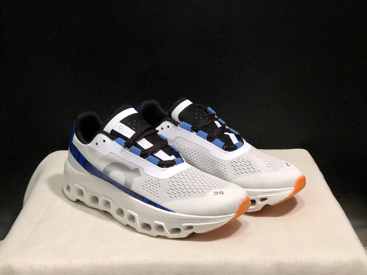 On Running Cloudmonster Anti-Slip Running Shoes Grayish-White/Royal