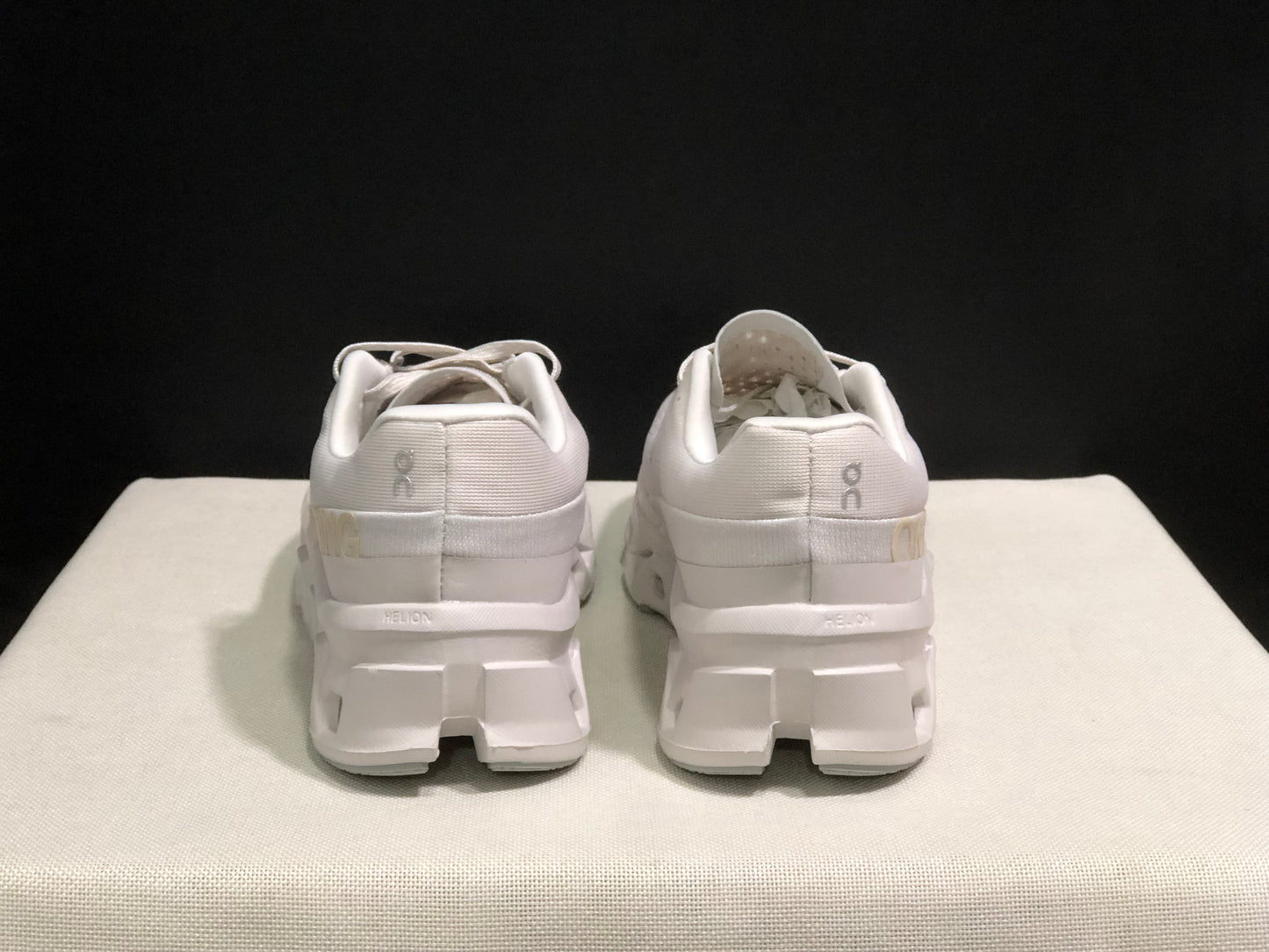 On Running Cloudmonster 2 Shock-Absorbing And Breathable Running Shoes Light Beige