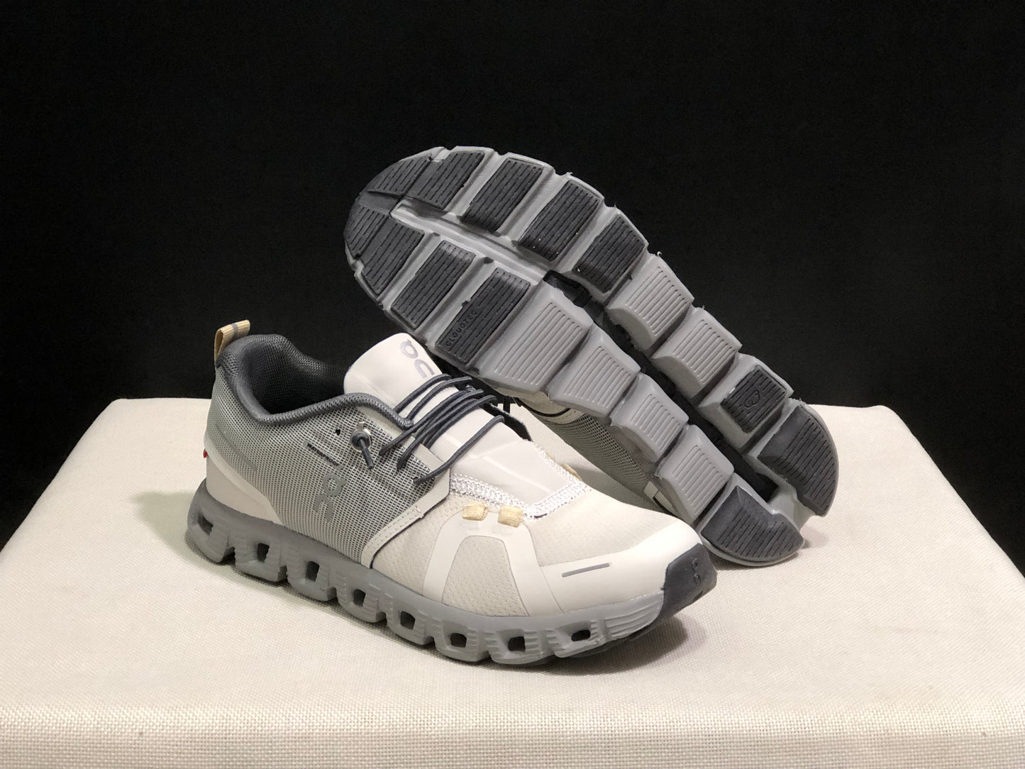 On Running Cloud 5 Lightweight Running Shoes Ivory White/Light Grey