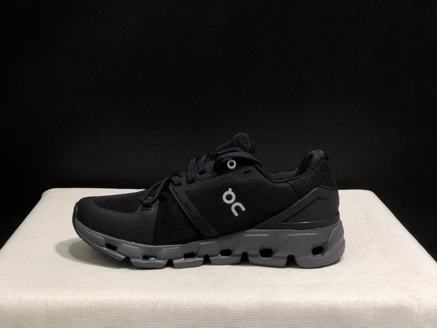 On Running Cloudflow 4 Black Shock-Absorbing And Wear-Resistant Running Shoes