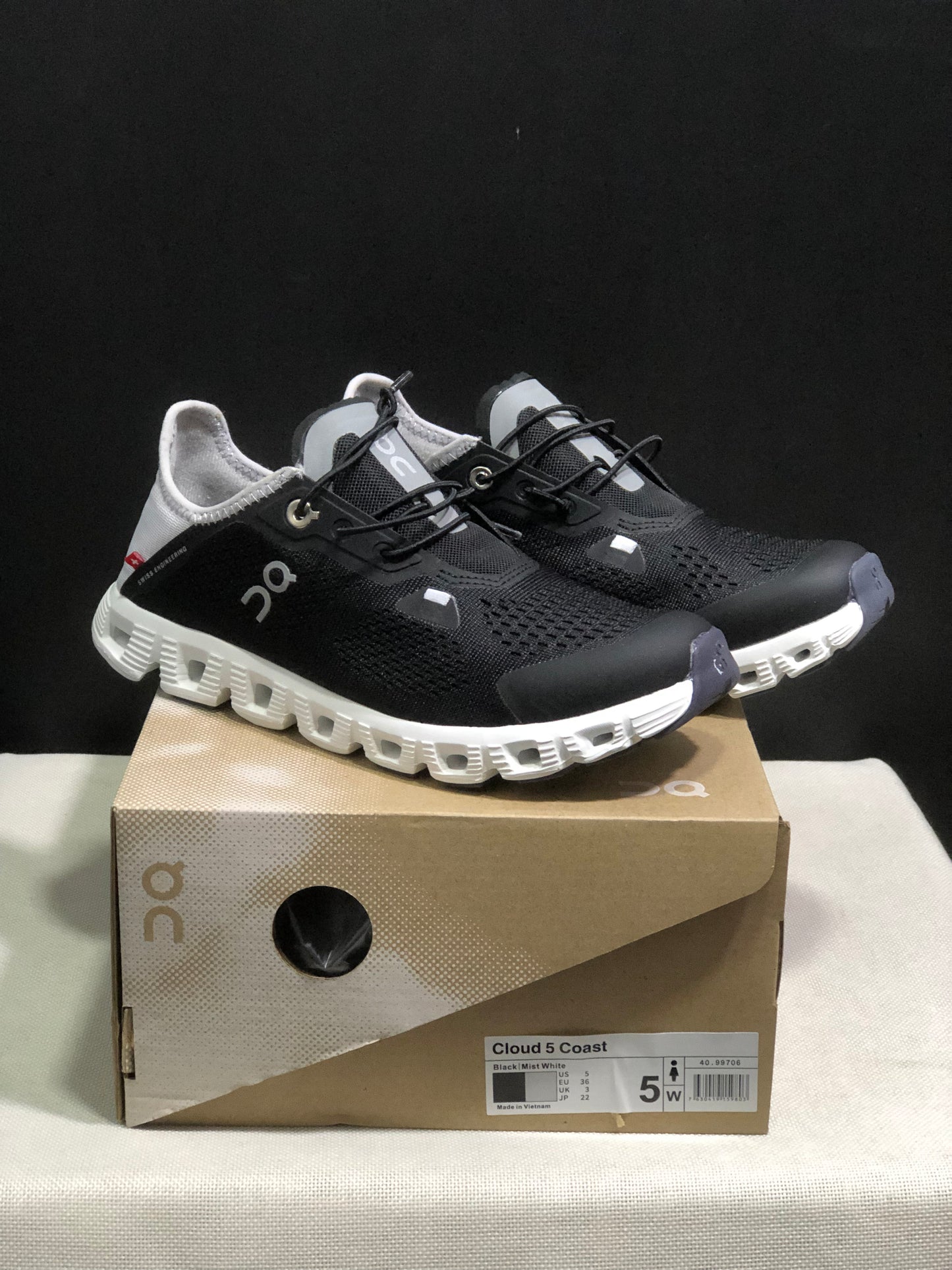 On Running Cloud 5 Coast Convenient And Breathable Running Shoes Black/Mist White