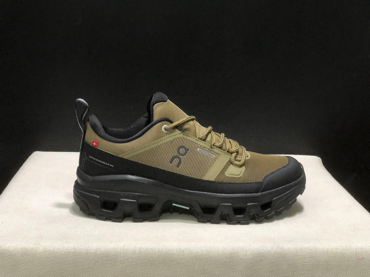 On Running Cloudrock Low WP Hiking Outdoor Shoes Hunter/Black