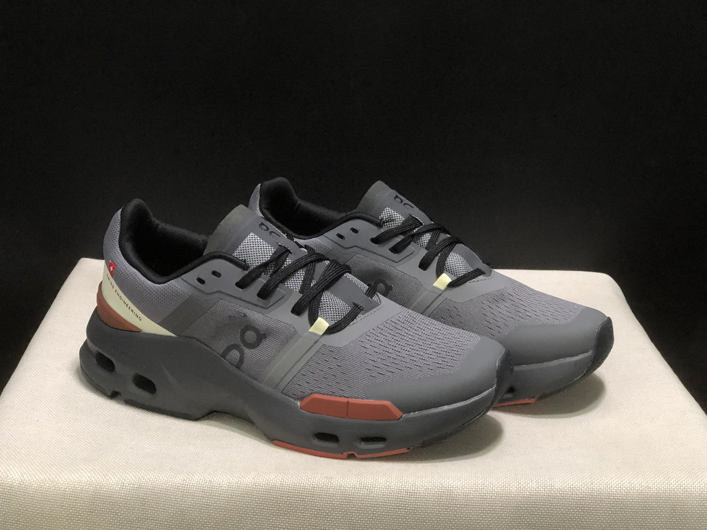 On Running Cloudpulse Comfortable Running Shoes Rock/Chili