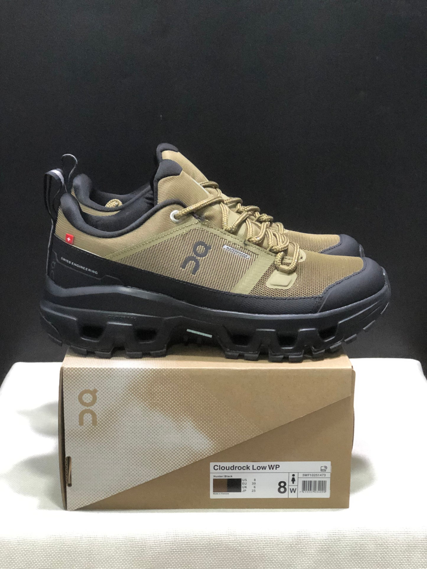 On Running Cloudrock Low WP Hiking Outdoor Shoes Hunter/Black