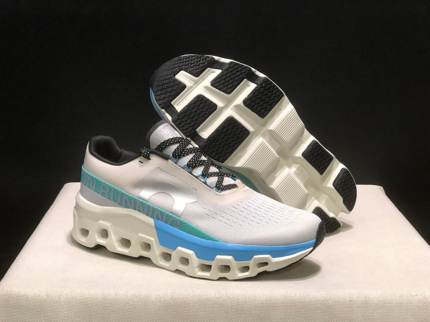 On Running Cloudmonster 2 Shock-Absorbing And Breathable Running Shoes Cream/Blue