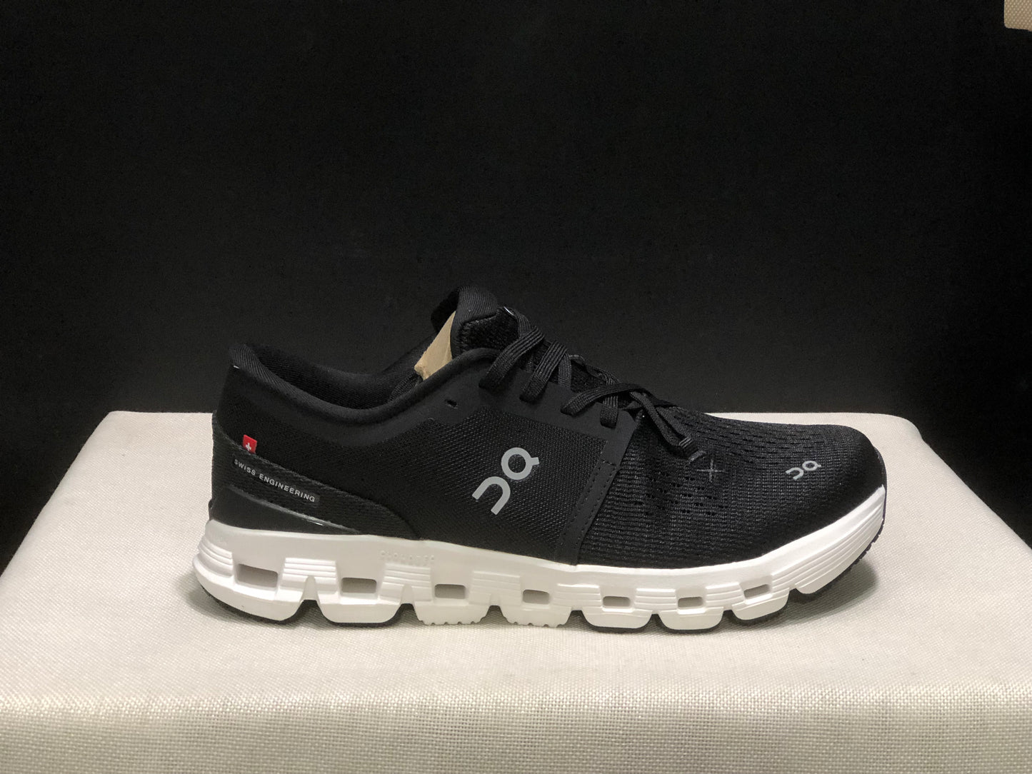 On Running Cloud X4 Comfortable Running Shoes Black/White