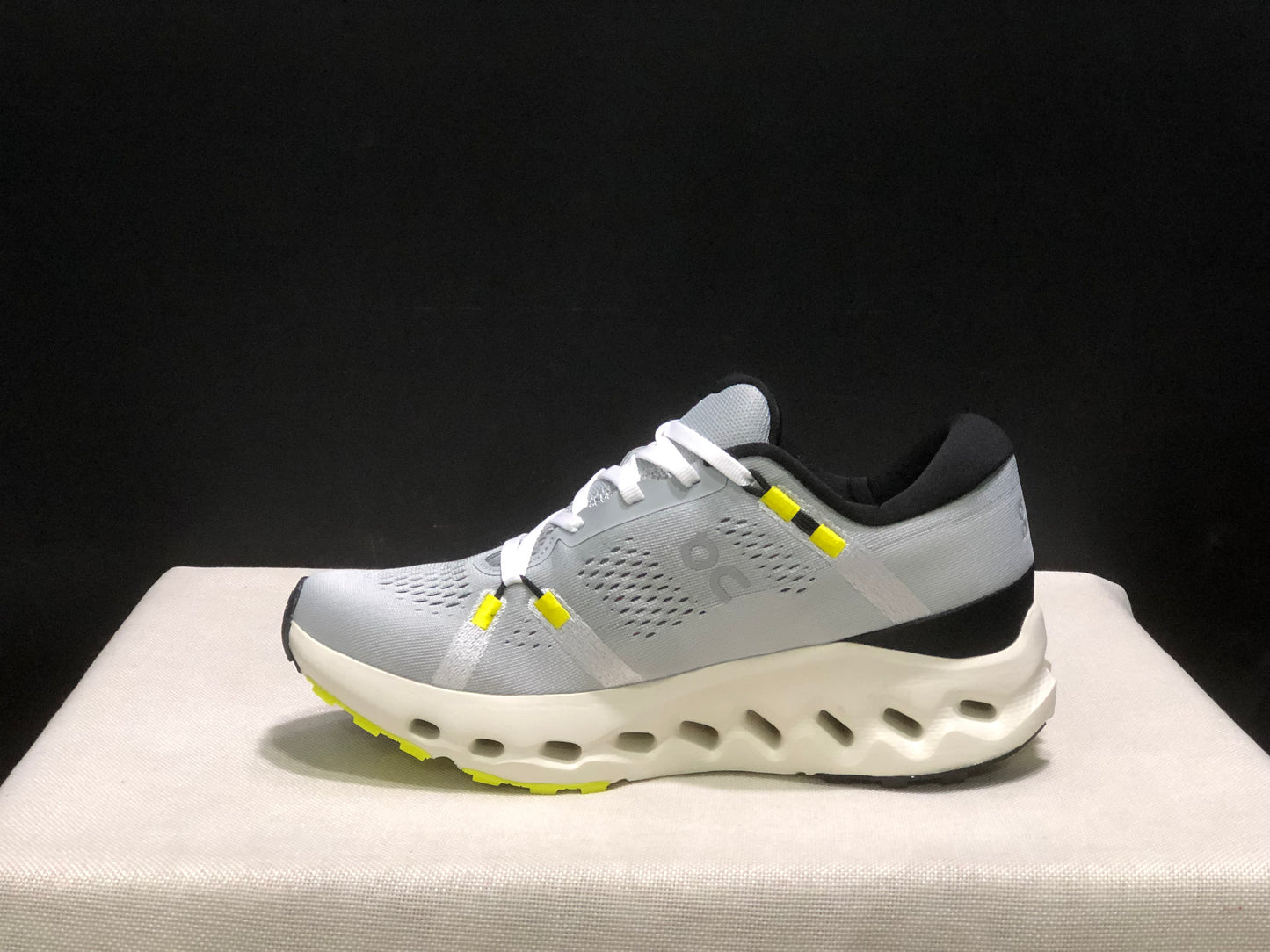 On Running Cloudsurfer 2 Casual Running Shoes Glacier Grey/Ivory