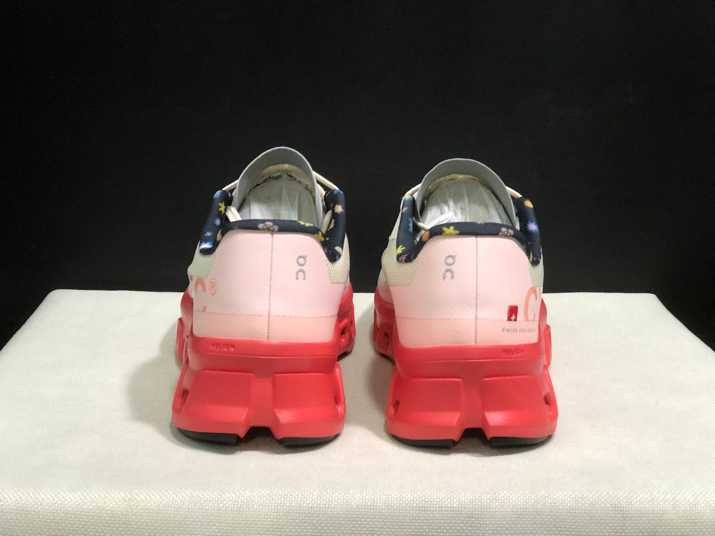 On Running Cloudmonster Anti-Slip Running Shoes Grayish-White/Orange-Red