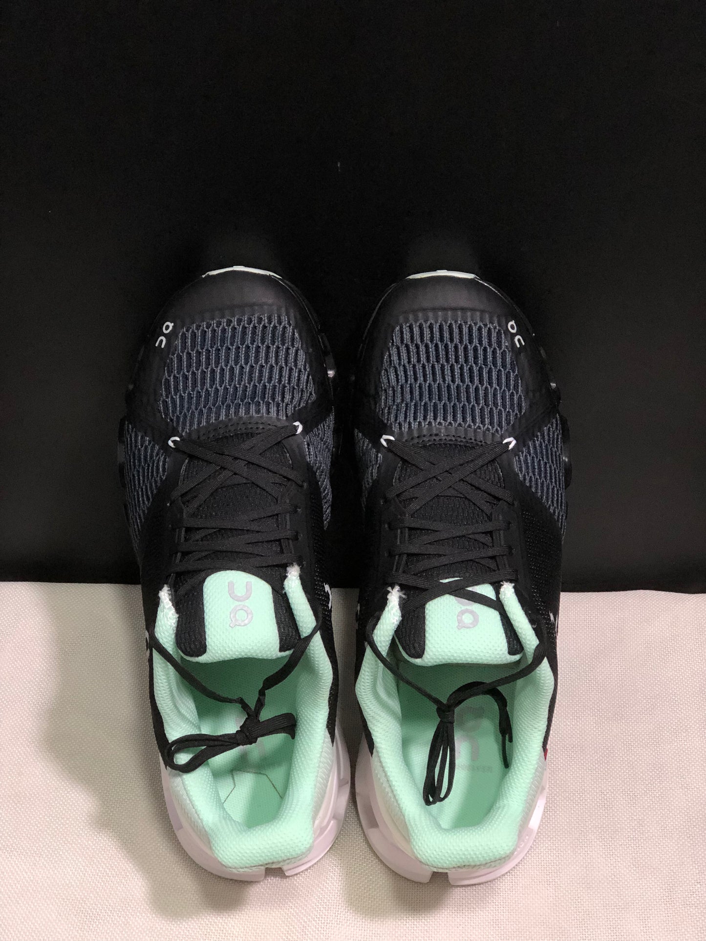 On Running Cloudflyer Shock-Absorbing Running Shoes Black/White/Light Green