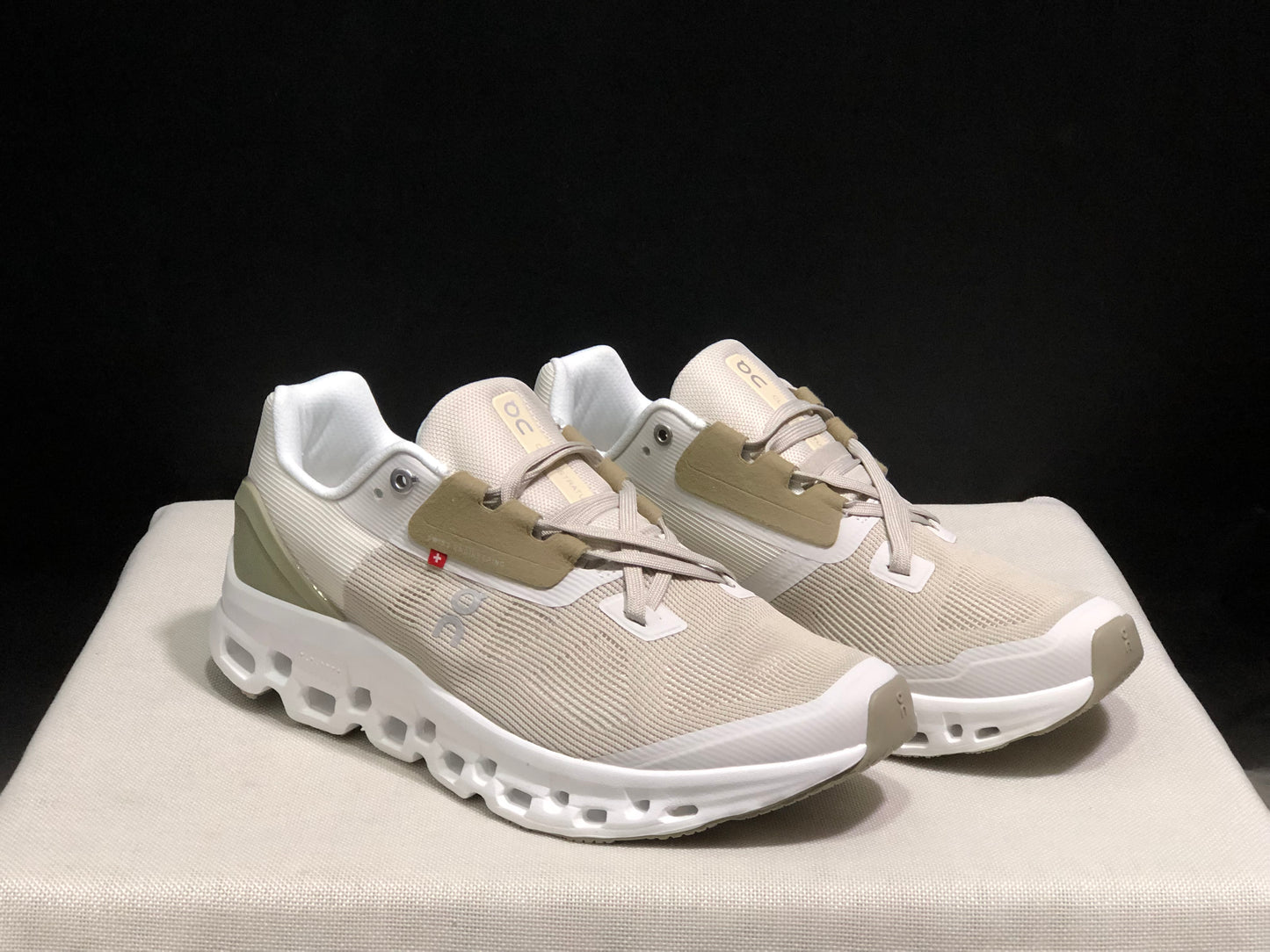 On Running Cloudstratus Breathable Support Running Shoes Khaki