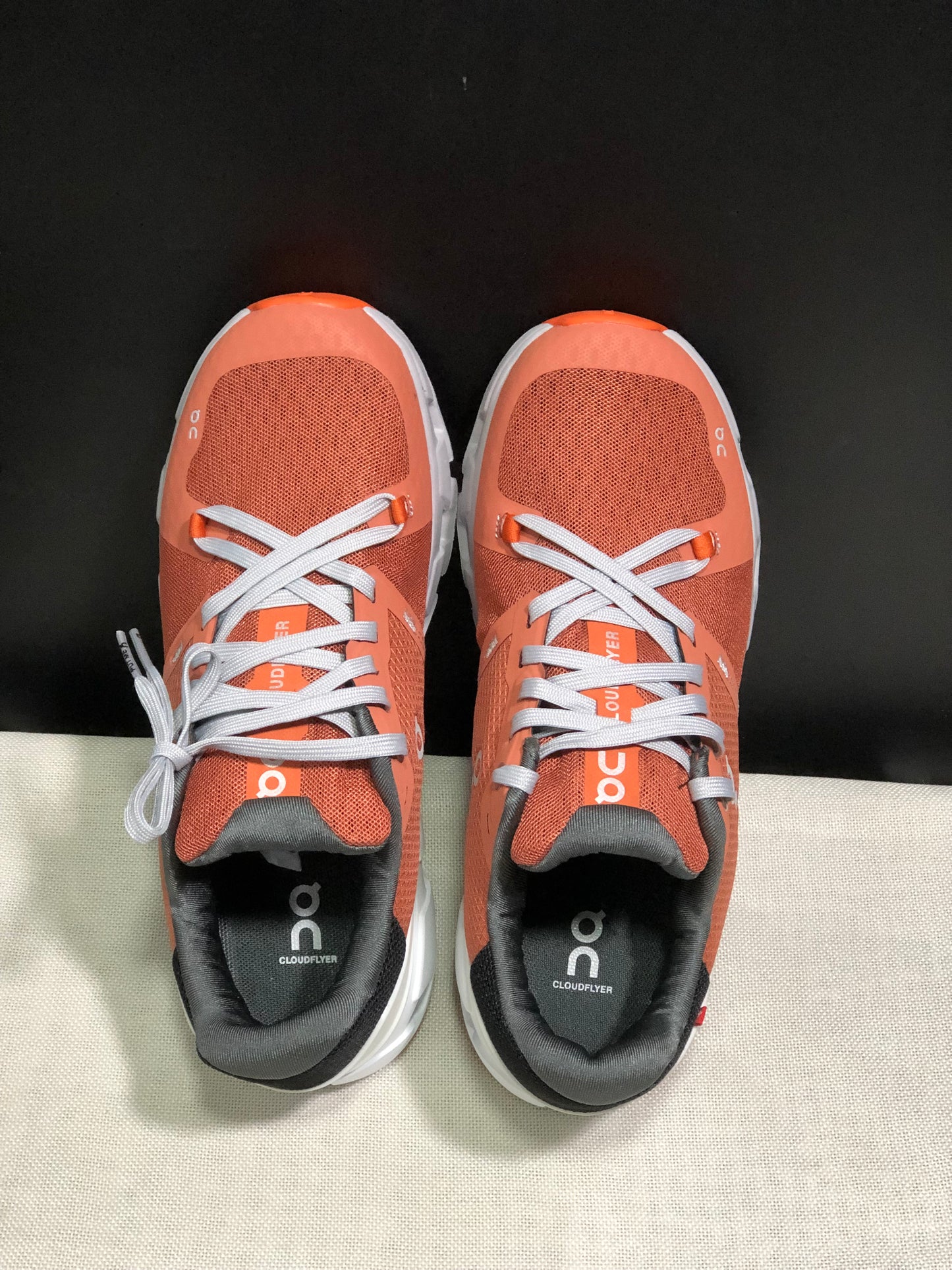 On Running Cloudflow 4 Shock-Absorbing And Wear-Resistant Running Shoes Ginger/White