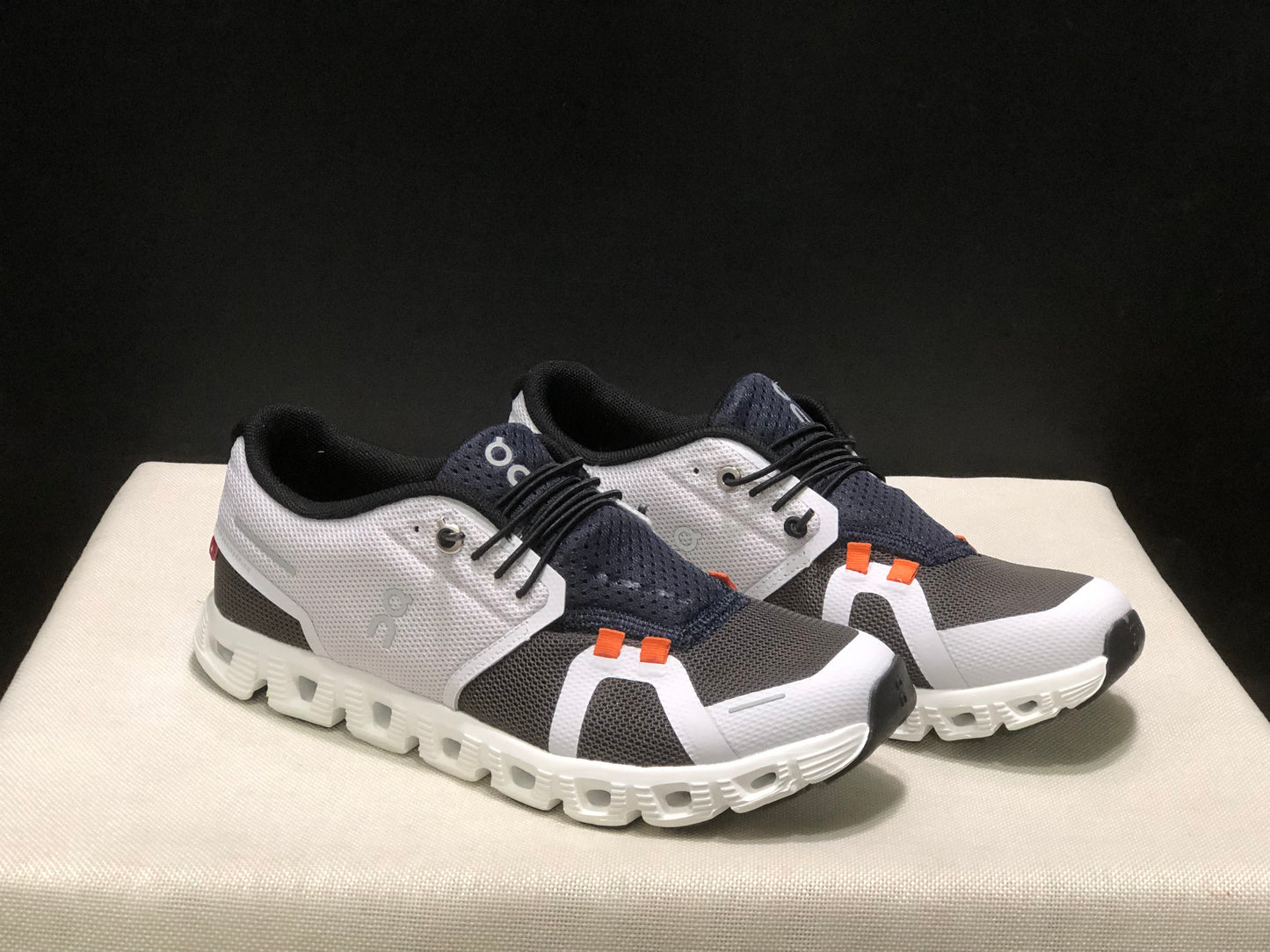On Running Cloud 5 Lightweight Running Shoes Mist White/Dark Grey