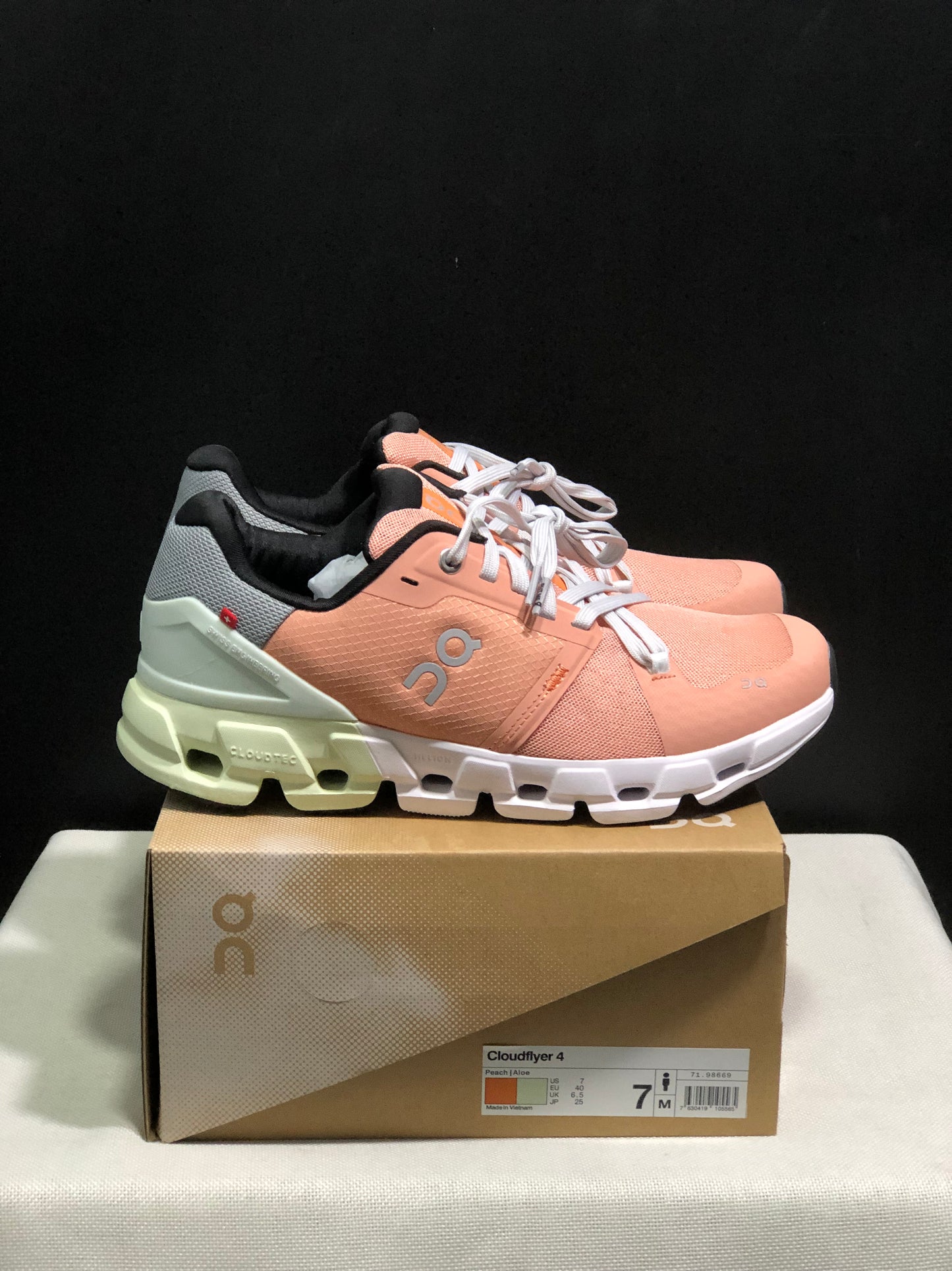 On Running Cloudflow 4 Shock-Absorbing And Wear-Resistant Running Shoes Peach/Aloe
