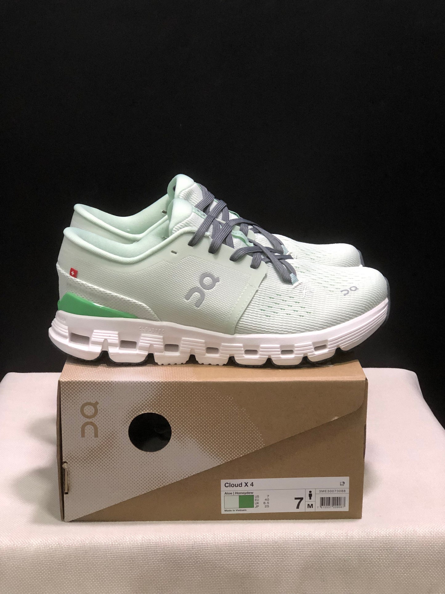On Running Cloud X4 Comfortable Running Shoes Aloe/Honeydew