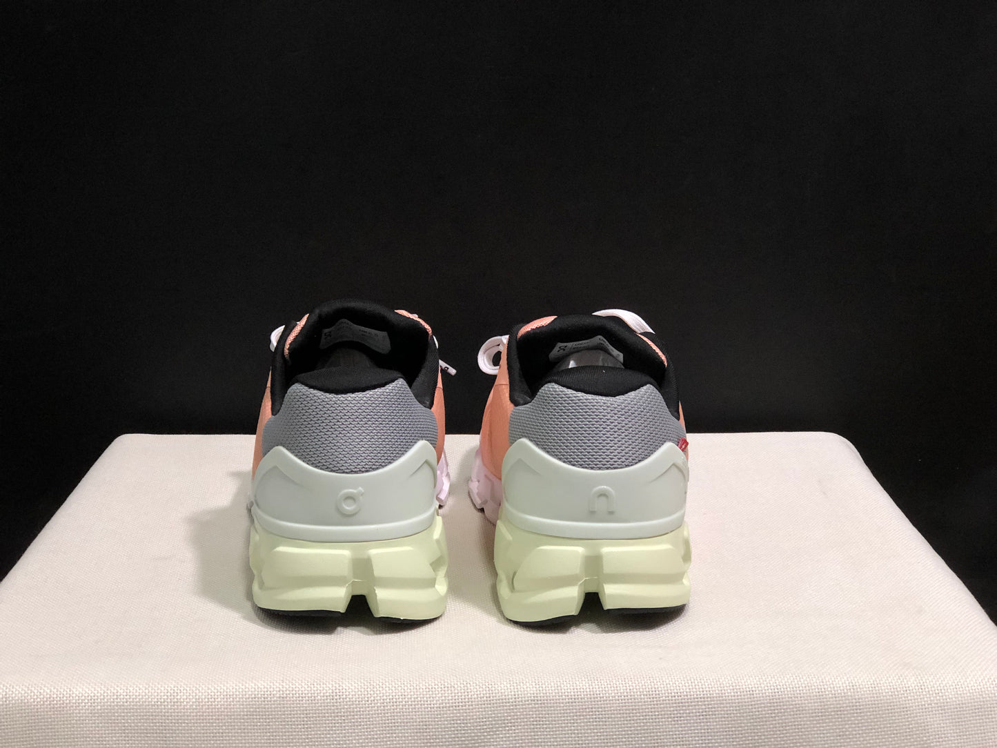 On Running Cloudflow 4 Shock-Absorbing And Wear-Resistant Running Shoes Peach/Aloe