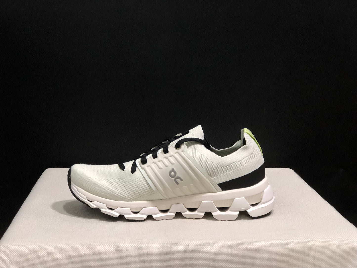 On Running Cloudswift 3 Trendy And Comfortable Running Shoes Black/Ivory
