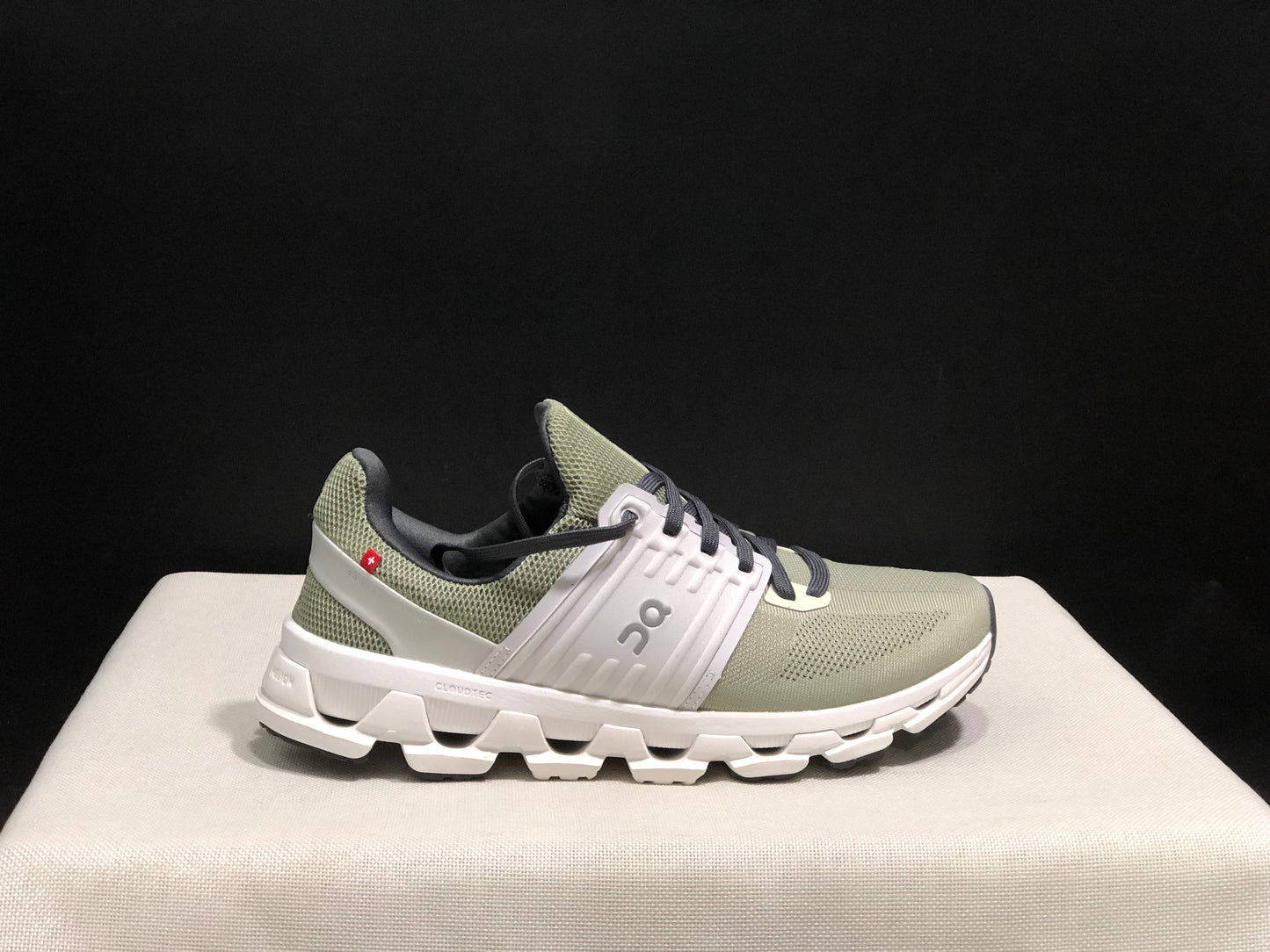 On Running Cloudswift 3 Trendy And Comfortable Running Shoes Leaf/Frost