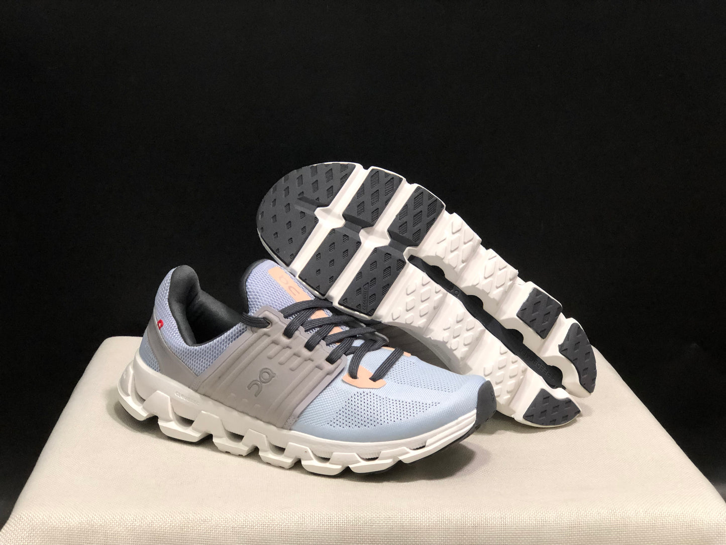 On Running Cloudswift 3 Trendy And Comfortable Running Shoes Heather/Fade
