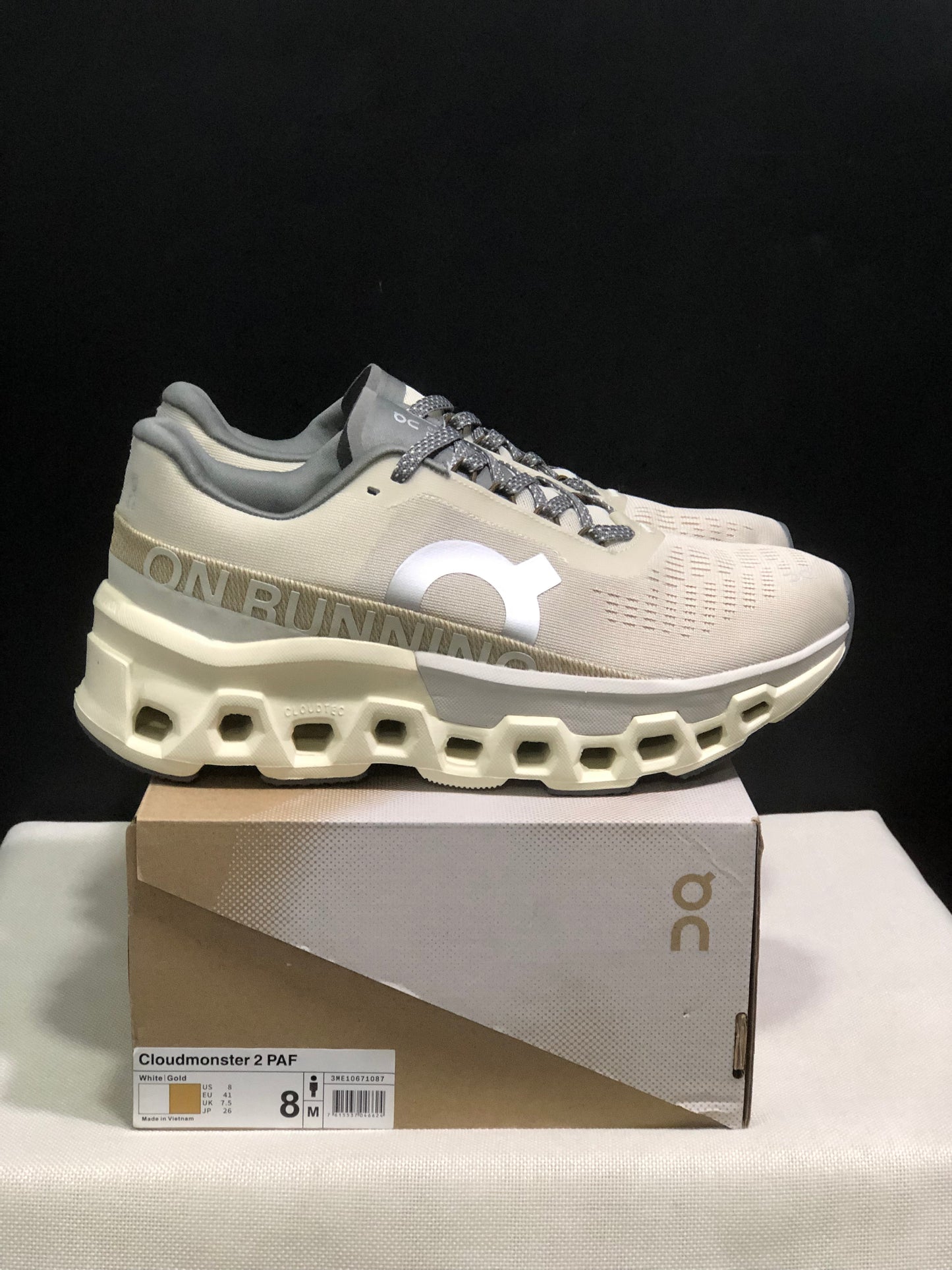 On Running Cloudmonster 2 Shock-Absorbing And Breathable Running Shoes Grey/Light Khaki