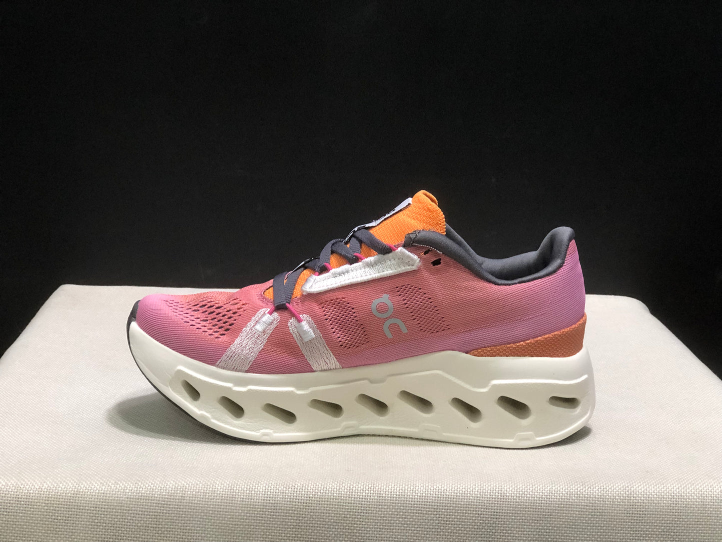 On Running Cloudeclipse Soft And Comfortable Running Shoes Pink/White