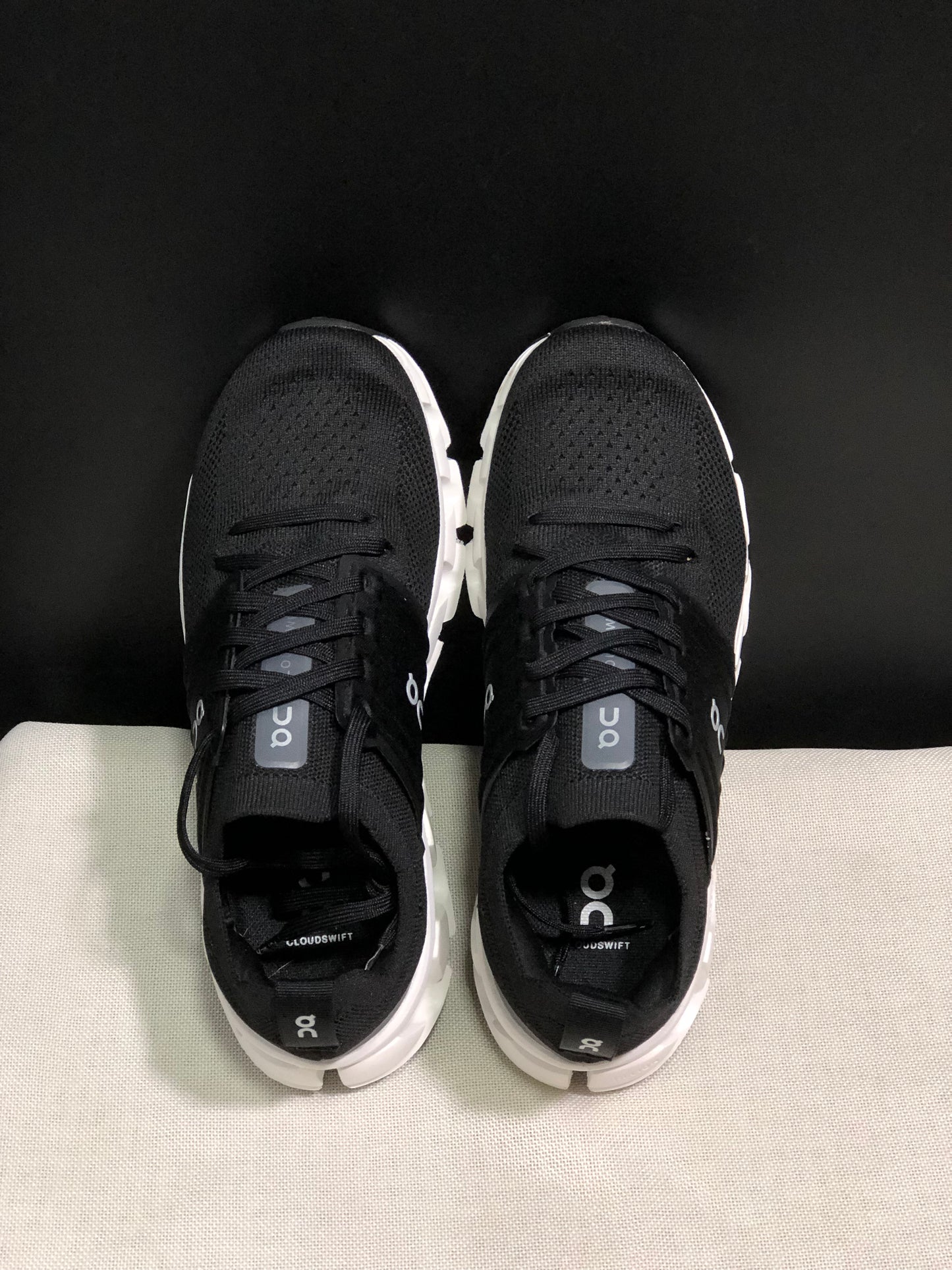 On Running Cloudswift 3 Trendy And Comfortable Black Running Shoes