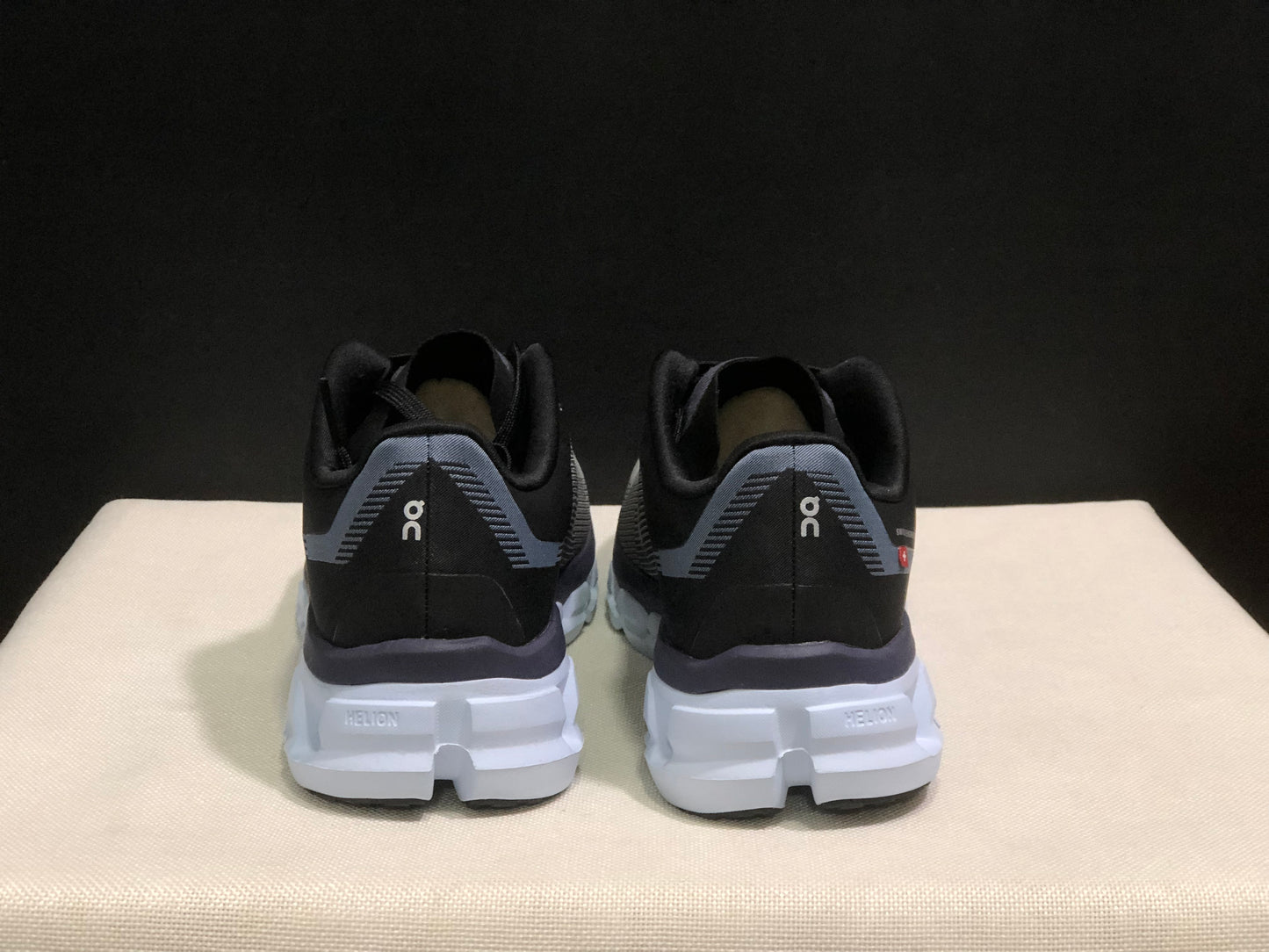 On Running Cloudflow 4 Shock-Absorbing And Wear-Resistant Running Shoes Pearl/Black