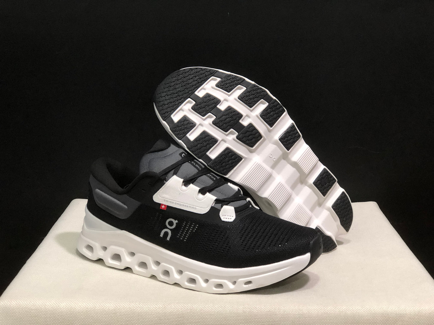 On Running Cloudstratus 3 Anti-Slip Running Shoes Black/White