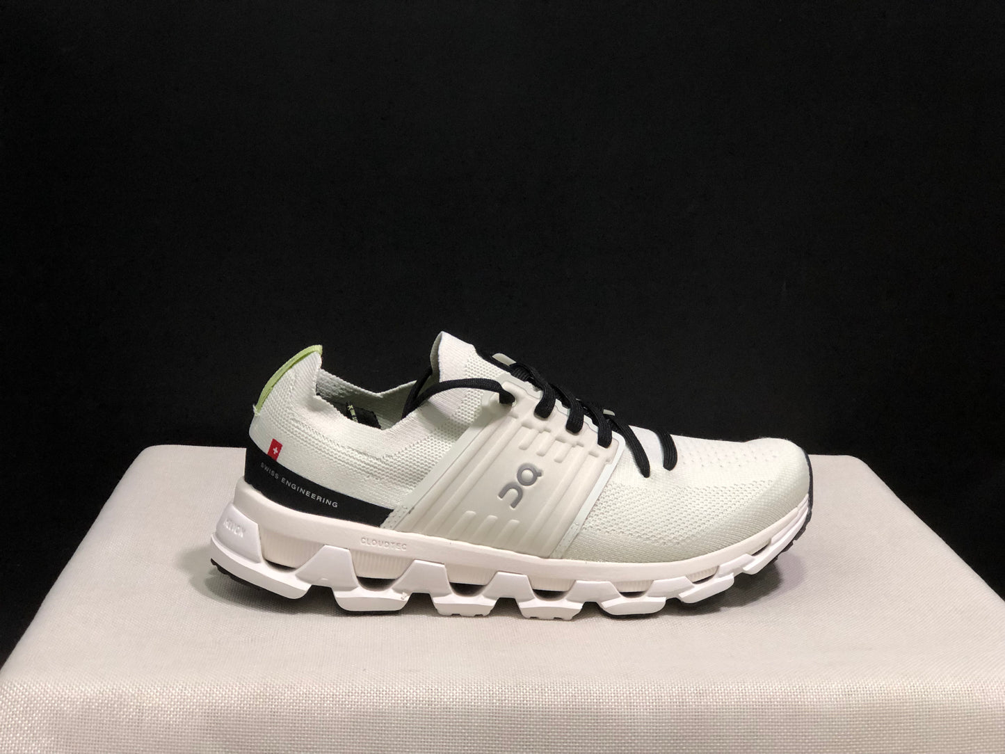 On Running Cloudswift 3 Trendy And Comfortable Running Shoes Black/Ivory