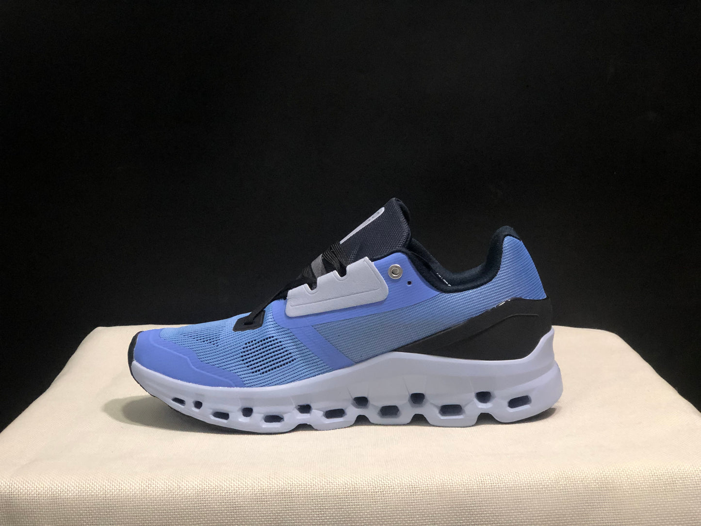 On Running Cloudstratus Breathable Support Blue Running Shoes