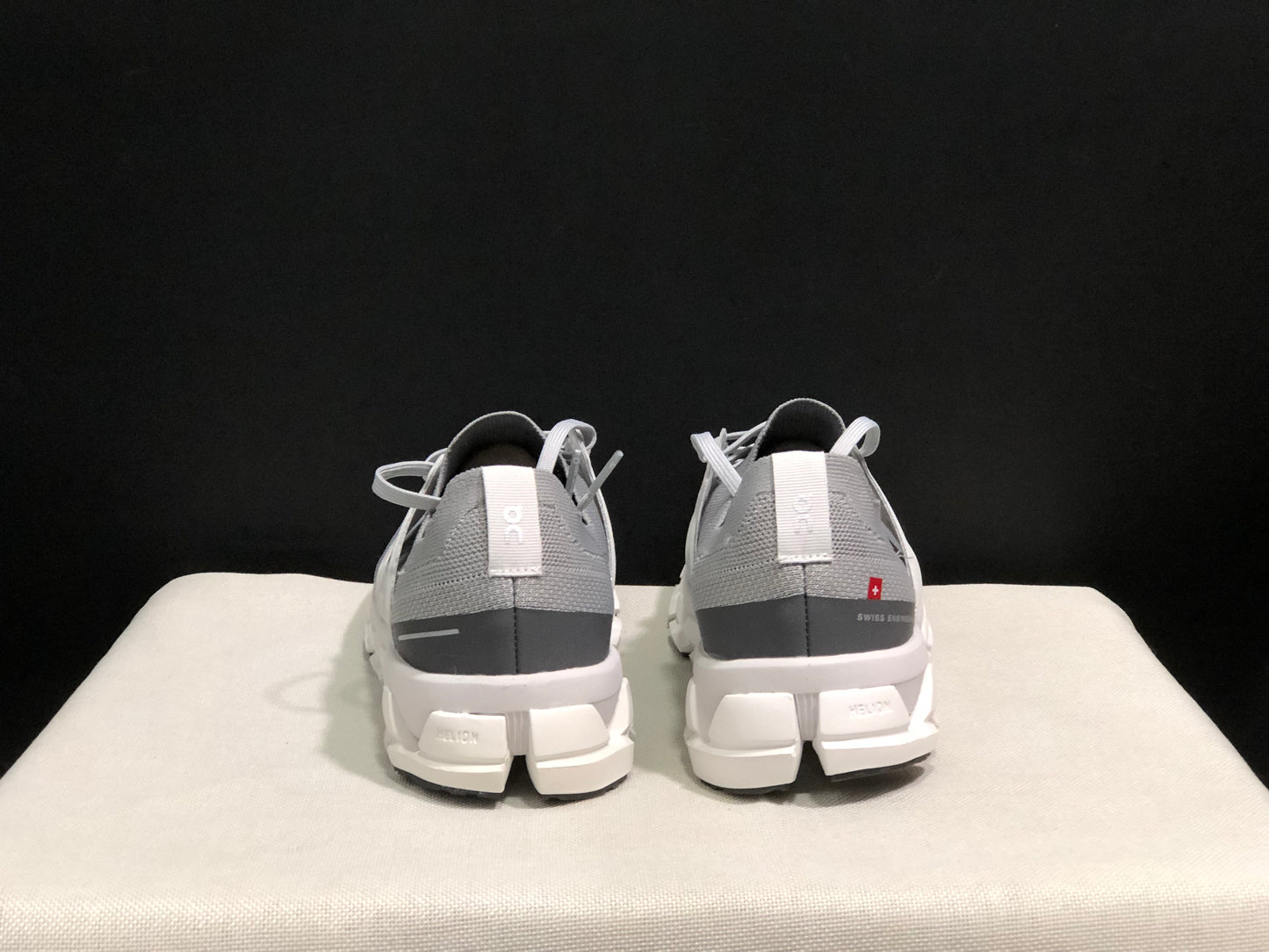 On Running Cloudswift 3 Trendy And Comfortable Running Shoes Alloy/Glacier